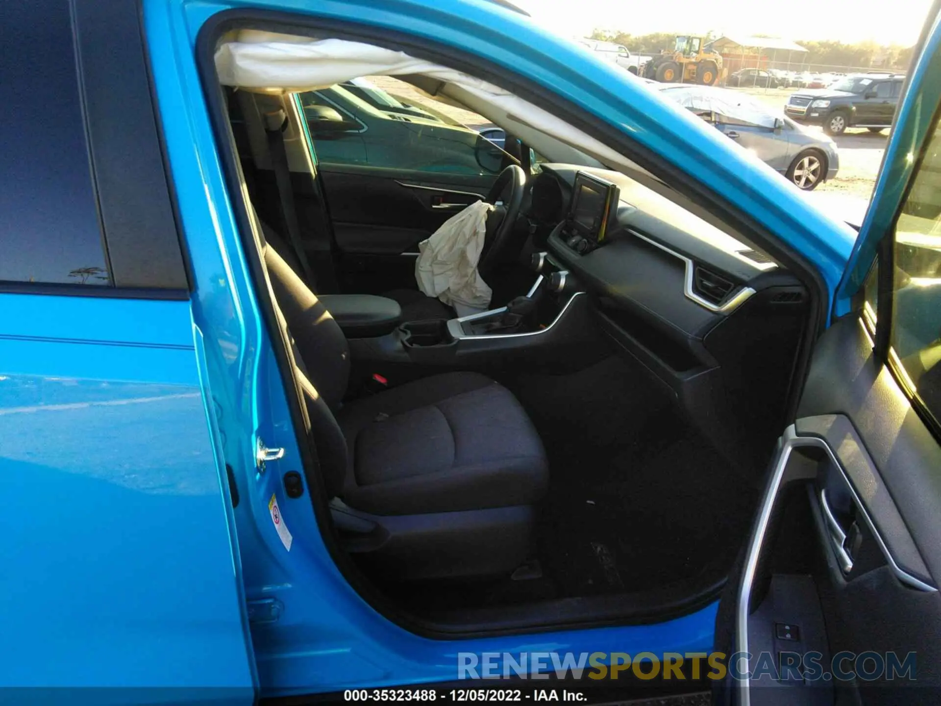 5 fotografías del automóvil dañado JTMW1RFV4KD506750 TOYOTA RAV4 2019