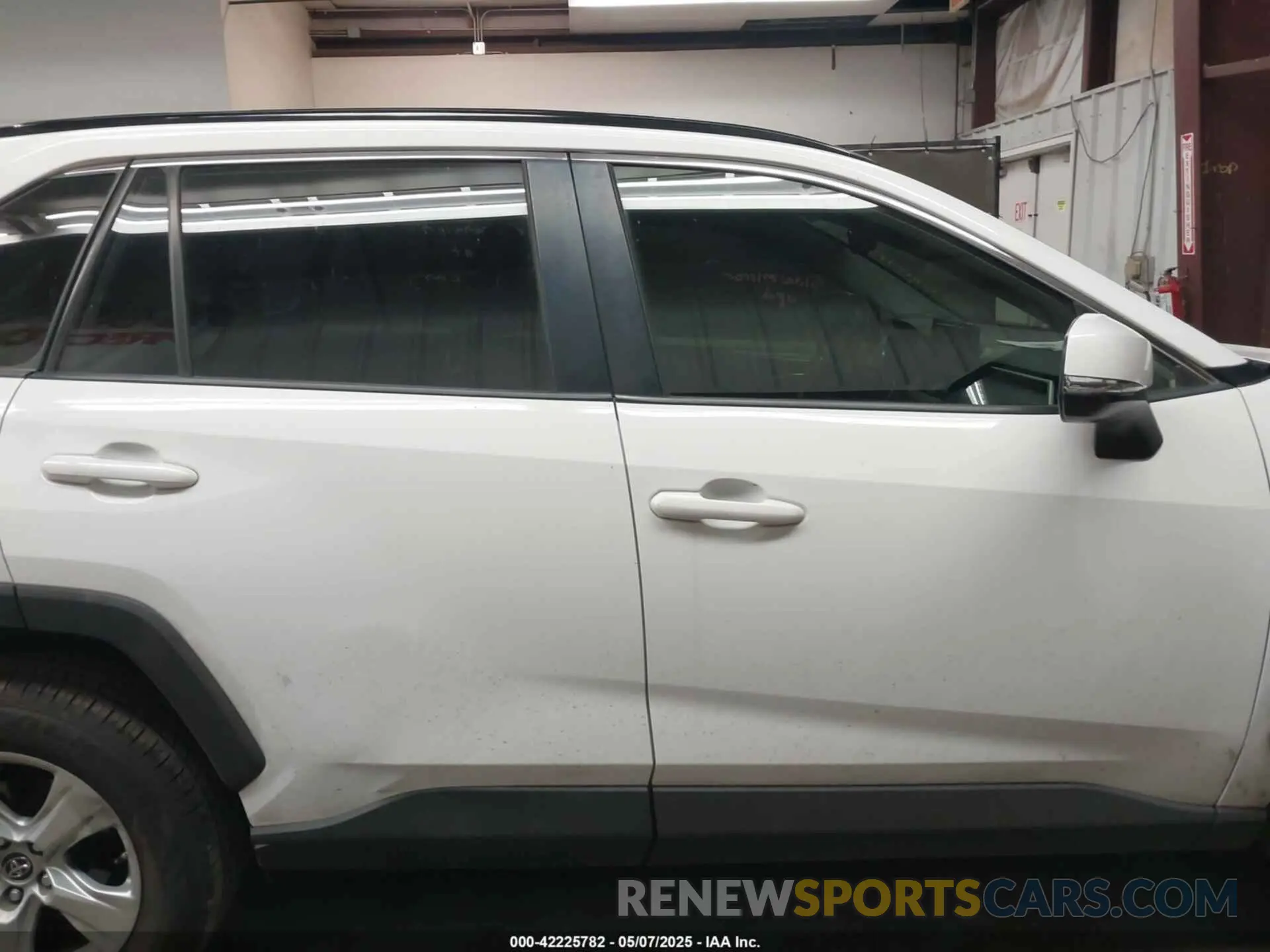 13 fotografías del automóvil dañado JTMW1RFV5KD003681 TOYOTA RAV4 2019