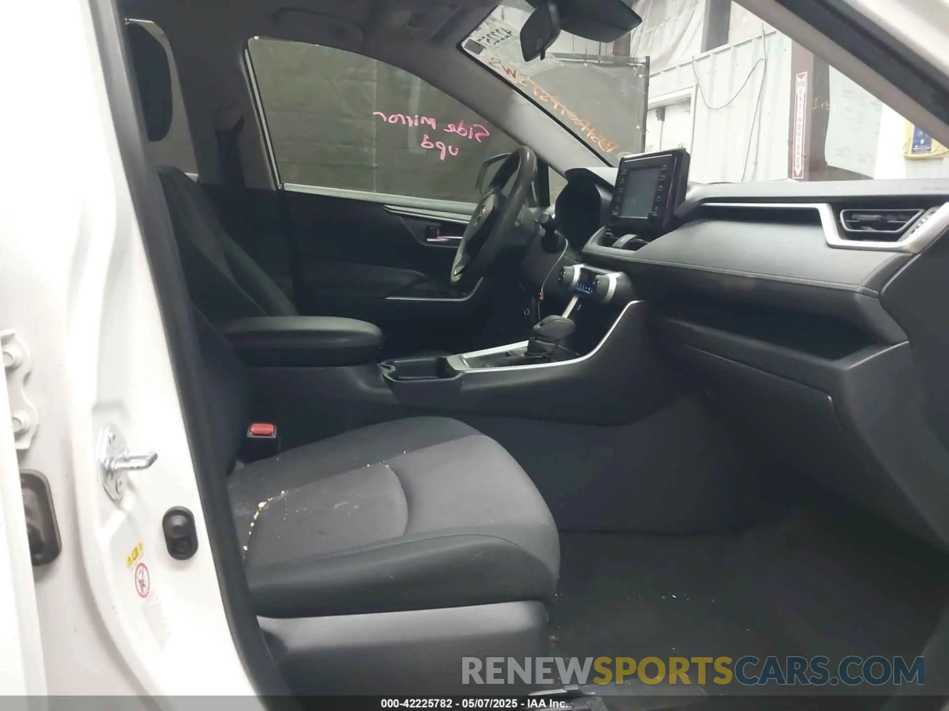 5 fotografías del automóvil dañado JTMW1RFV5KD003681 TOYOTA RAV4 2019