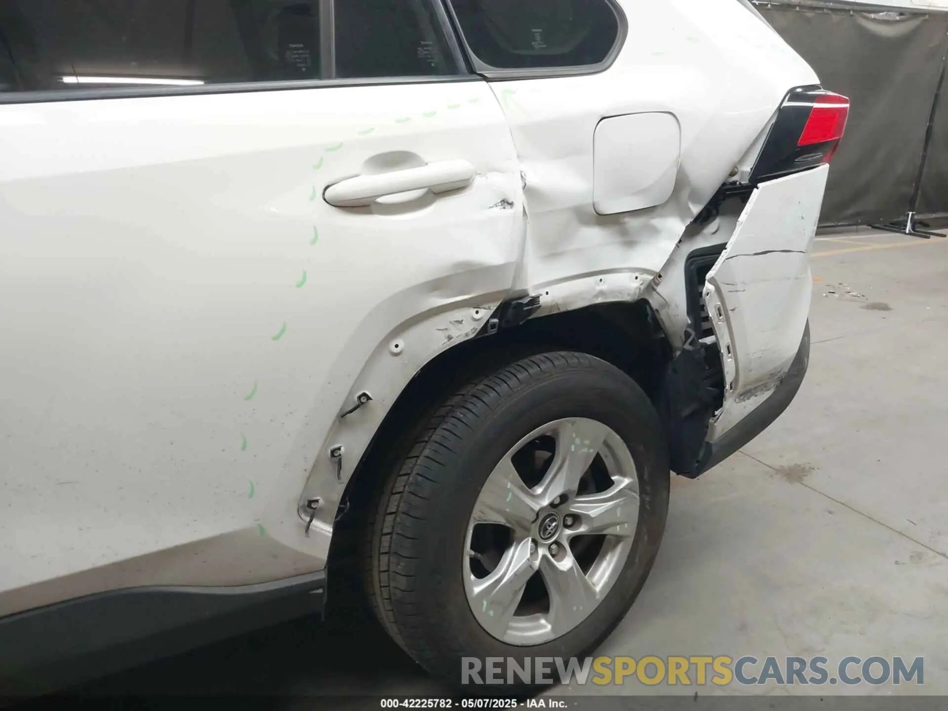 6 fotografías del automóvil dañado JTMW1RFV5KD003681 TOYOTA RAV4 2019