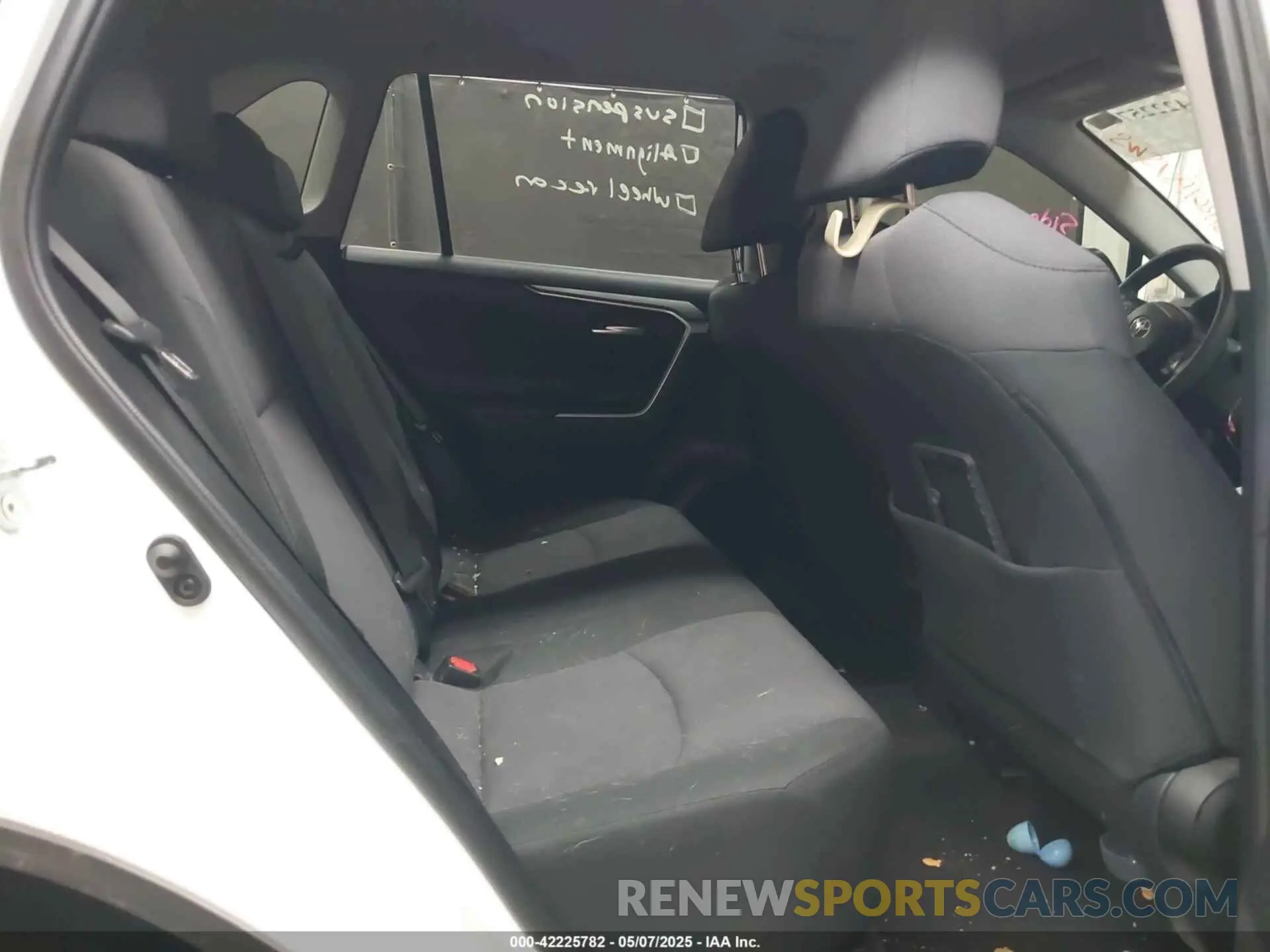 8 fotografías del automóvil dañado JTMW1RFV5KD003681 TOYOTA RAV4 2019