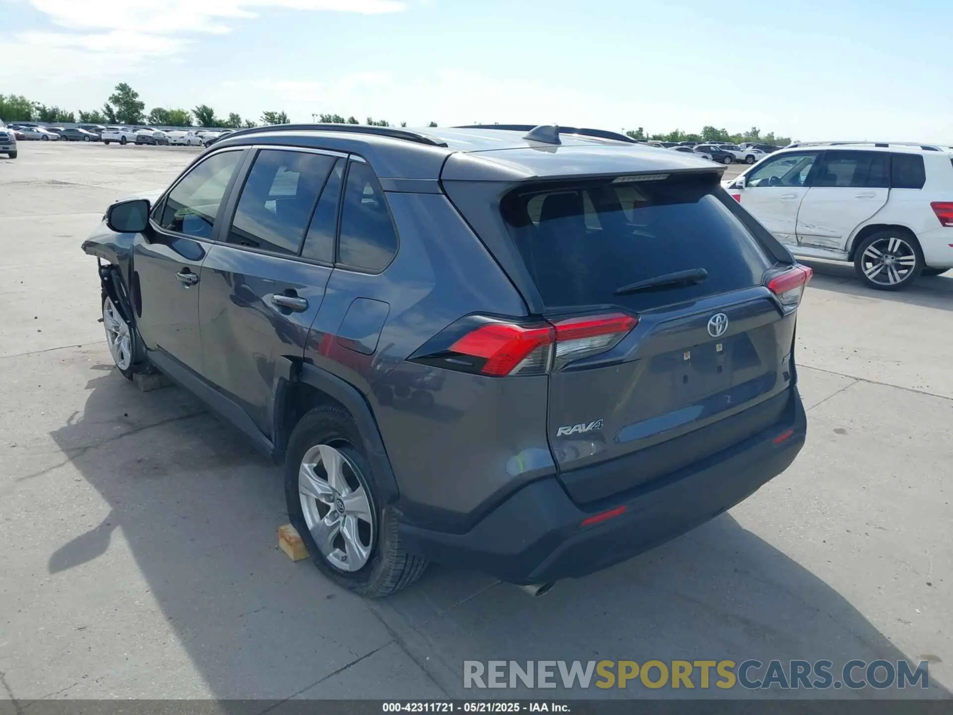 3 fotografías del automóvil dañado JTMW1RFV6KD011465 TOYOTA RAV4 2019