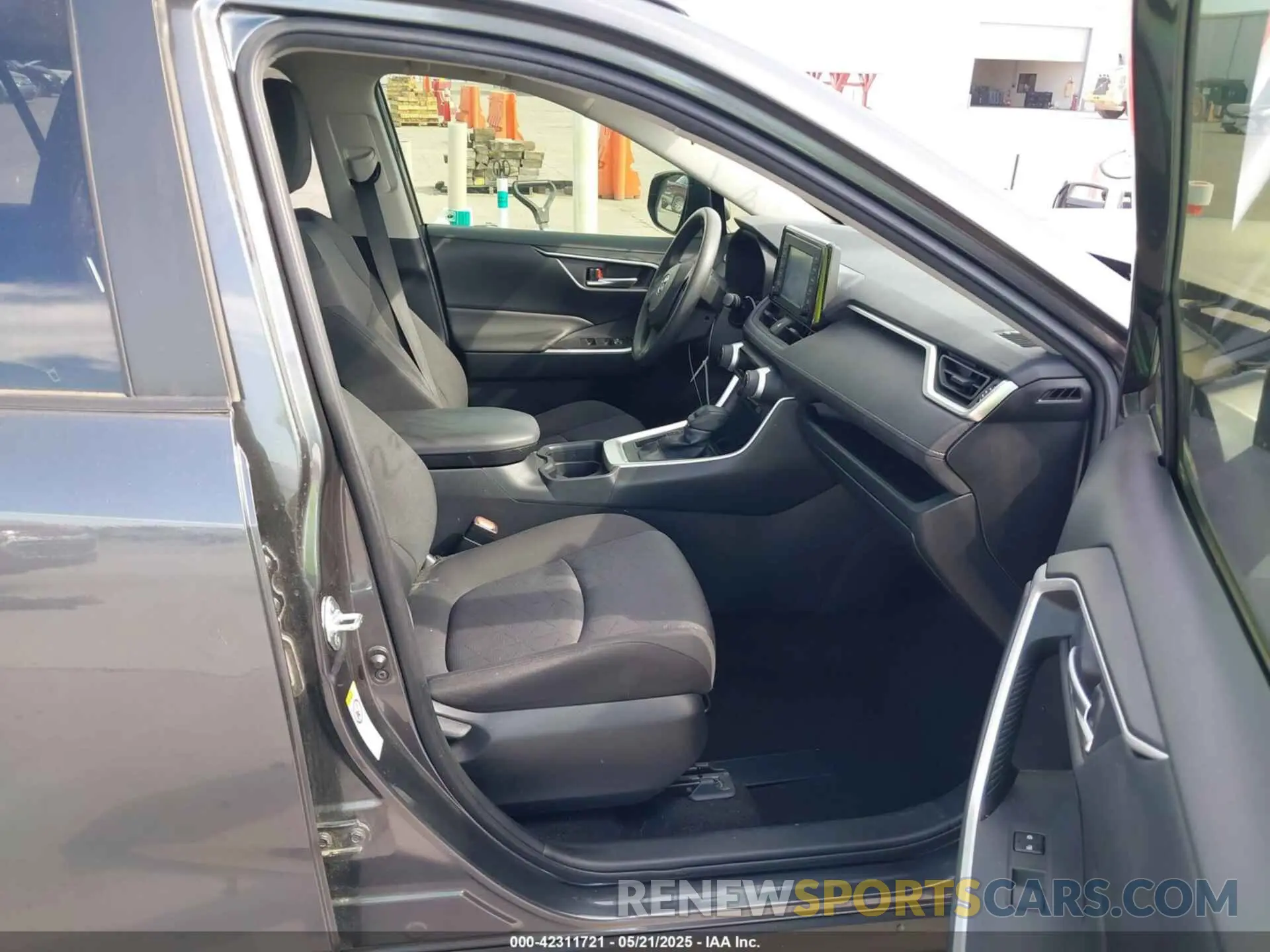 5 fotografías del automóvil dañado JTMW1RFV6KD011465 TOYOTA RAV4 2019