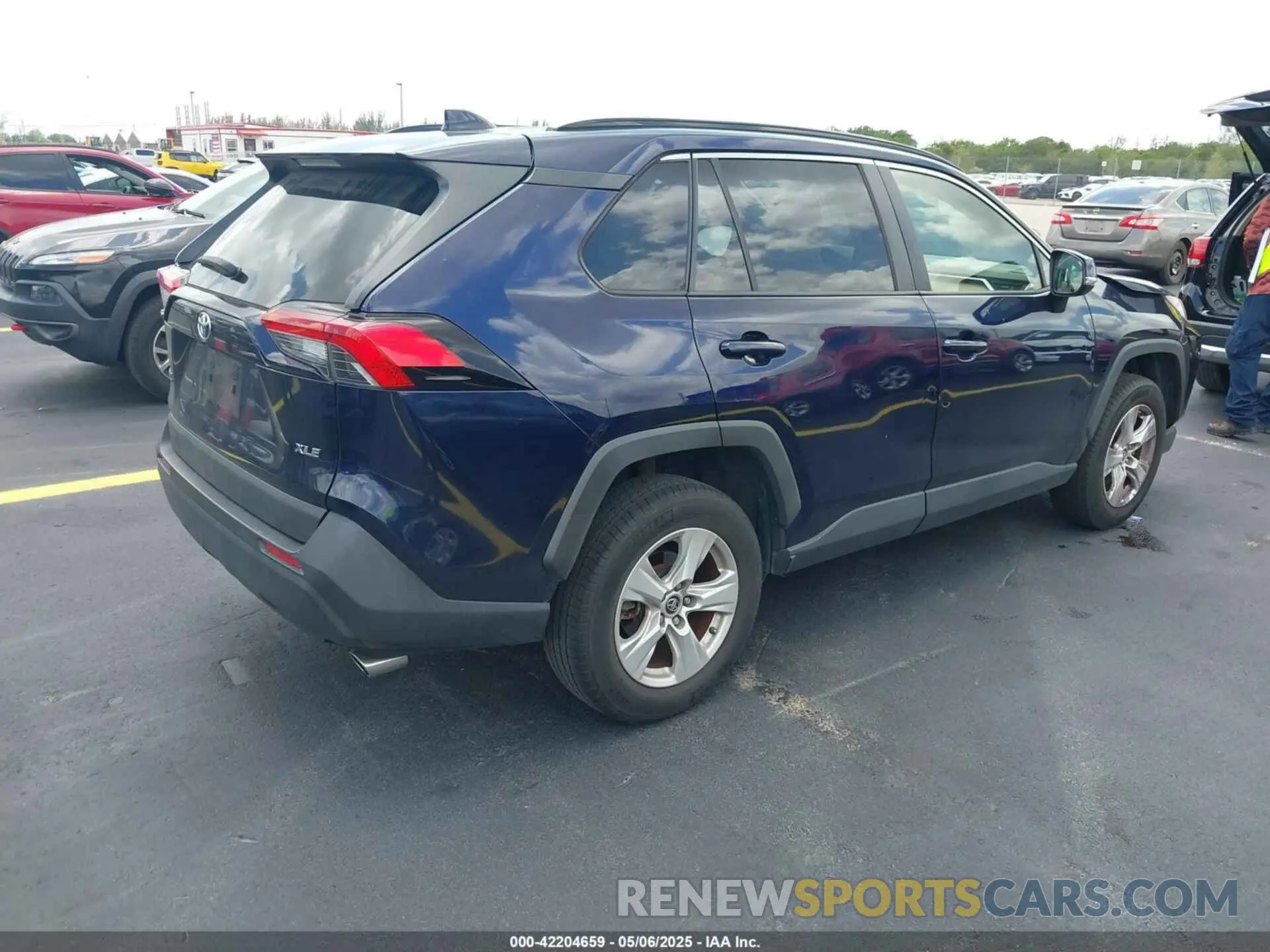 4 fotografías del automóvil dañado JTMW1RFV6KD502439 TOYOTA RAV4 2019