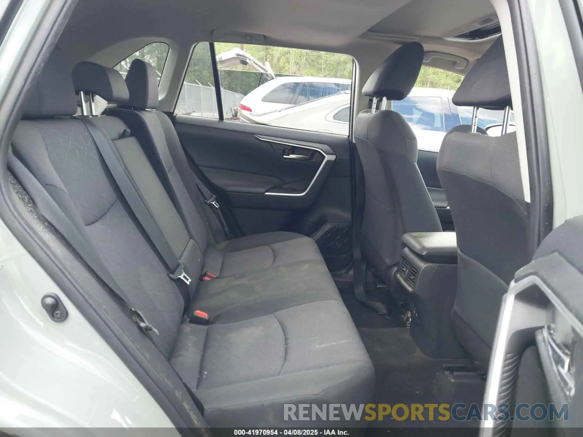 8 fotografías del automóvil dañado JTMW1RFV7KD035614 TOYOTA RAV4 2019