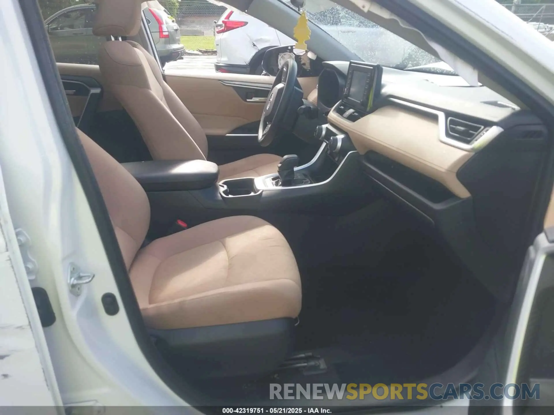 5 fotografías del automóvil dañado JTMW1RFV7KD041736 TOYOTA RAV4 2019