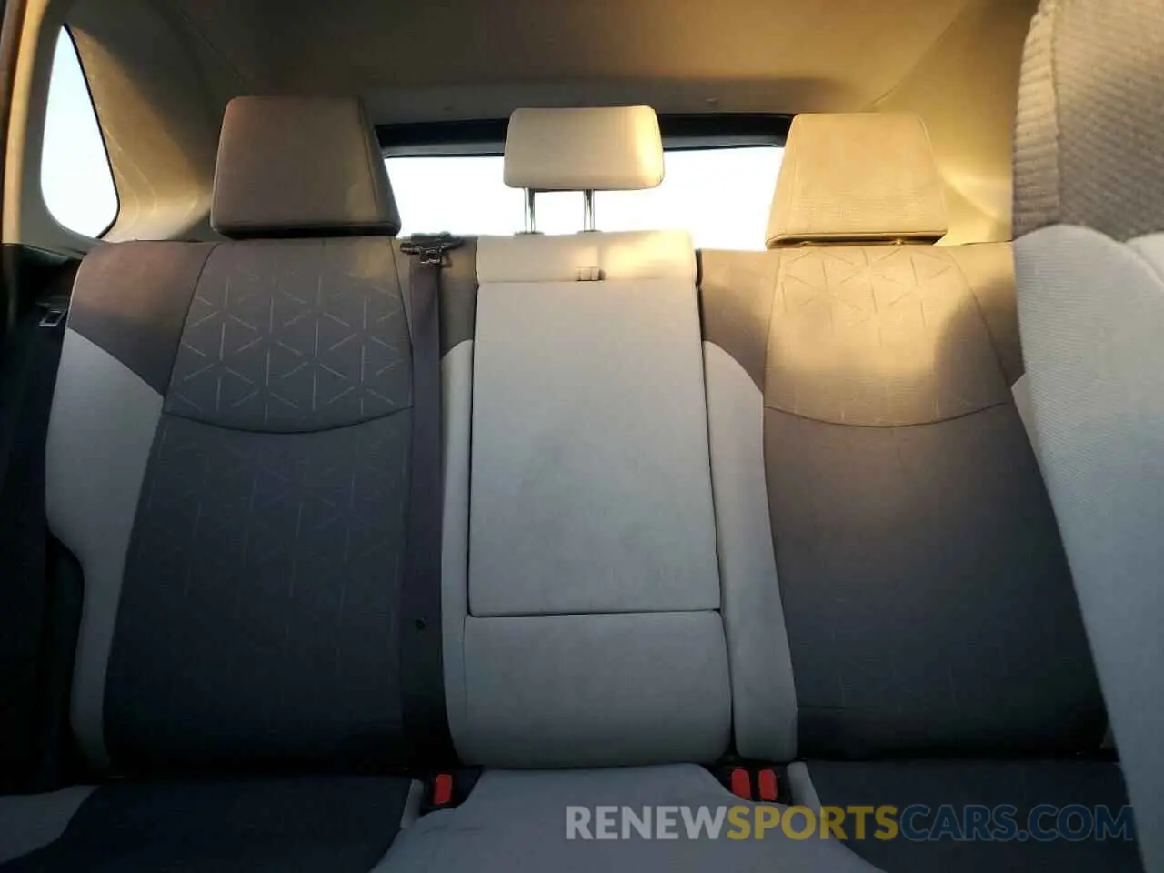10 fotografías del automóvil dañado JTMW1RFV8KD018143 TOYOTA RAV4 2019