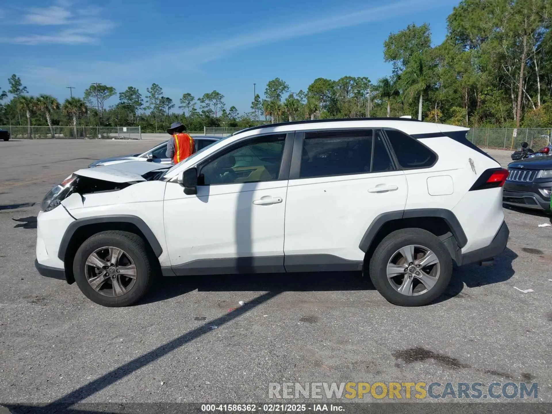 13 fotografías del automóvil dañado JTMW1RFV8KD502118 TOYOTA RAV4 2019