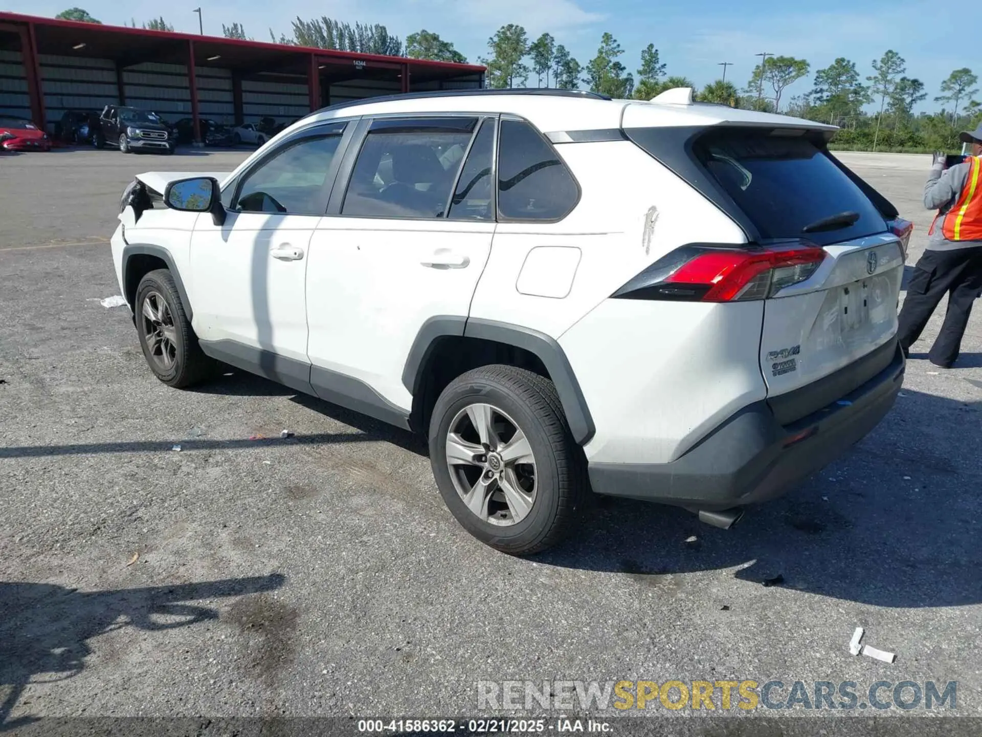 3 fotografías del automóvil dañado JTMW1RFV8KD502118 TOYOTA RAV4 2019