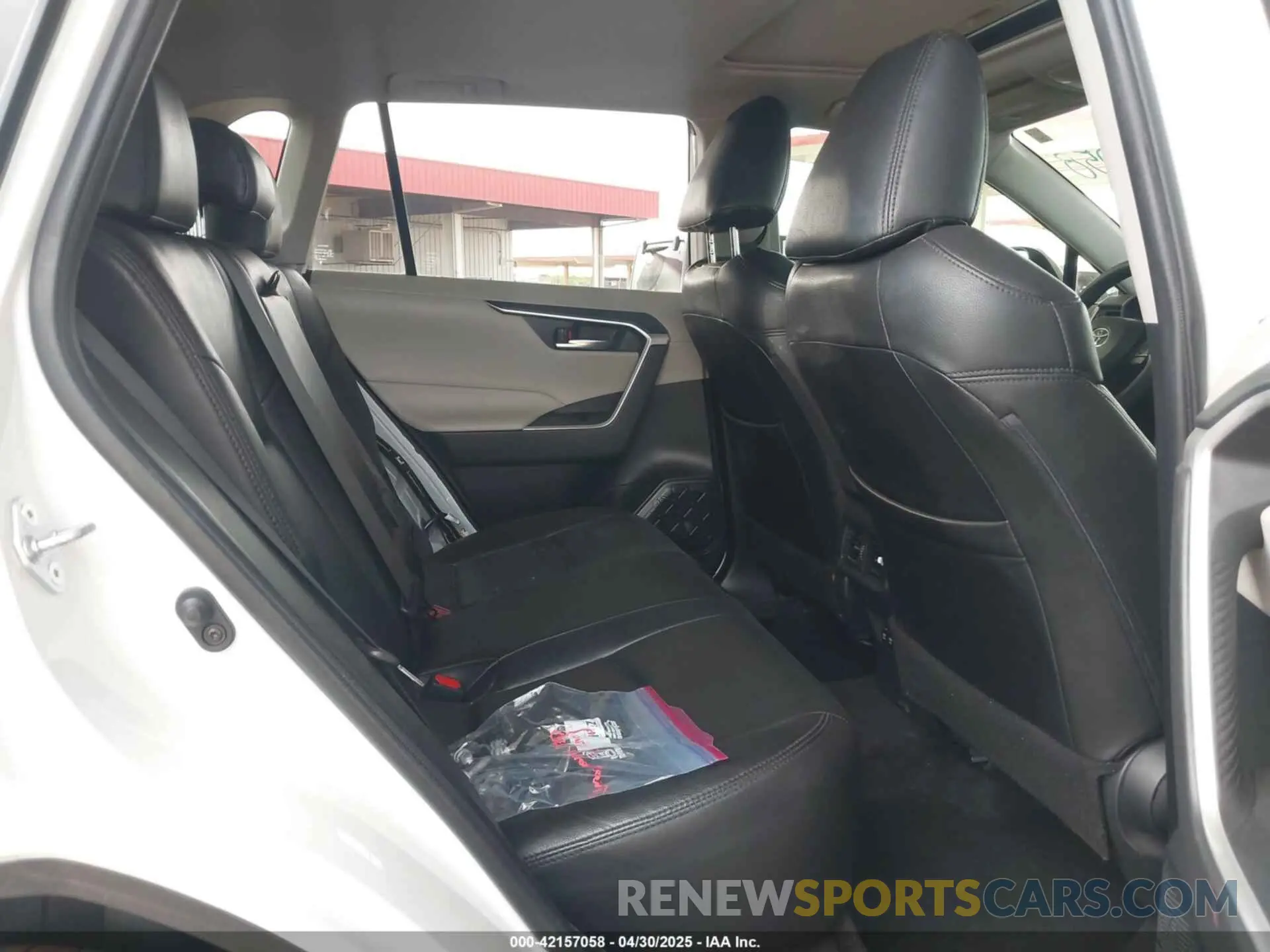 8 fotografías del automóvil dañado JTMW1RFV9KD009824 TOYOTA RAV4 2019