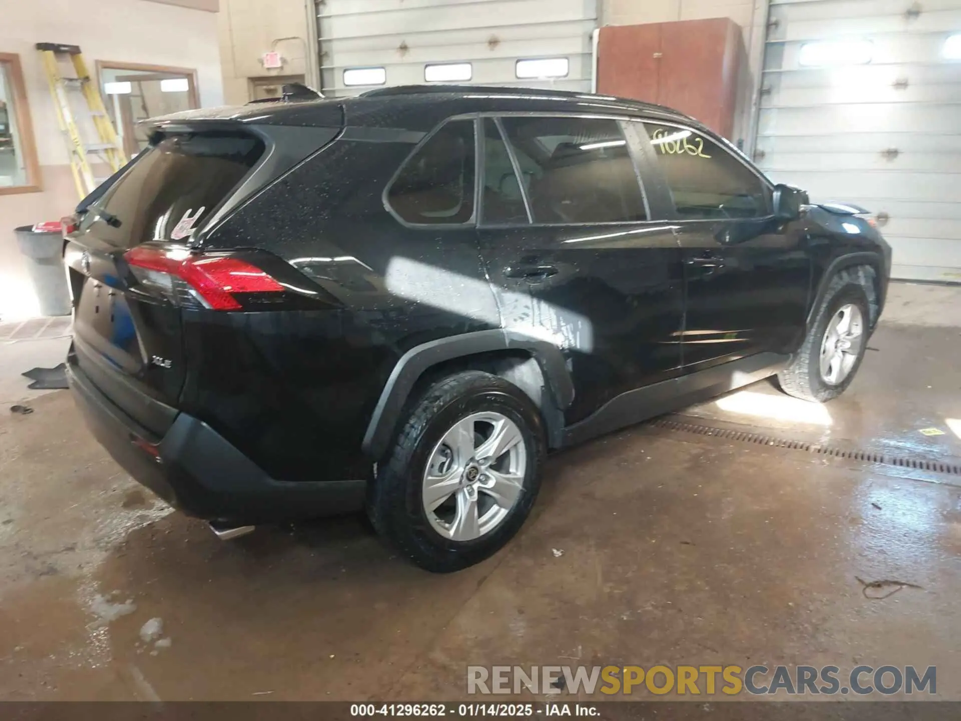 4 fotografías del automóvil dañado JTMW1RFV9KD042239 TOYOTA RAV4 2019