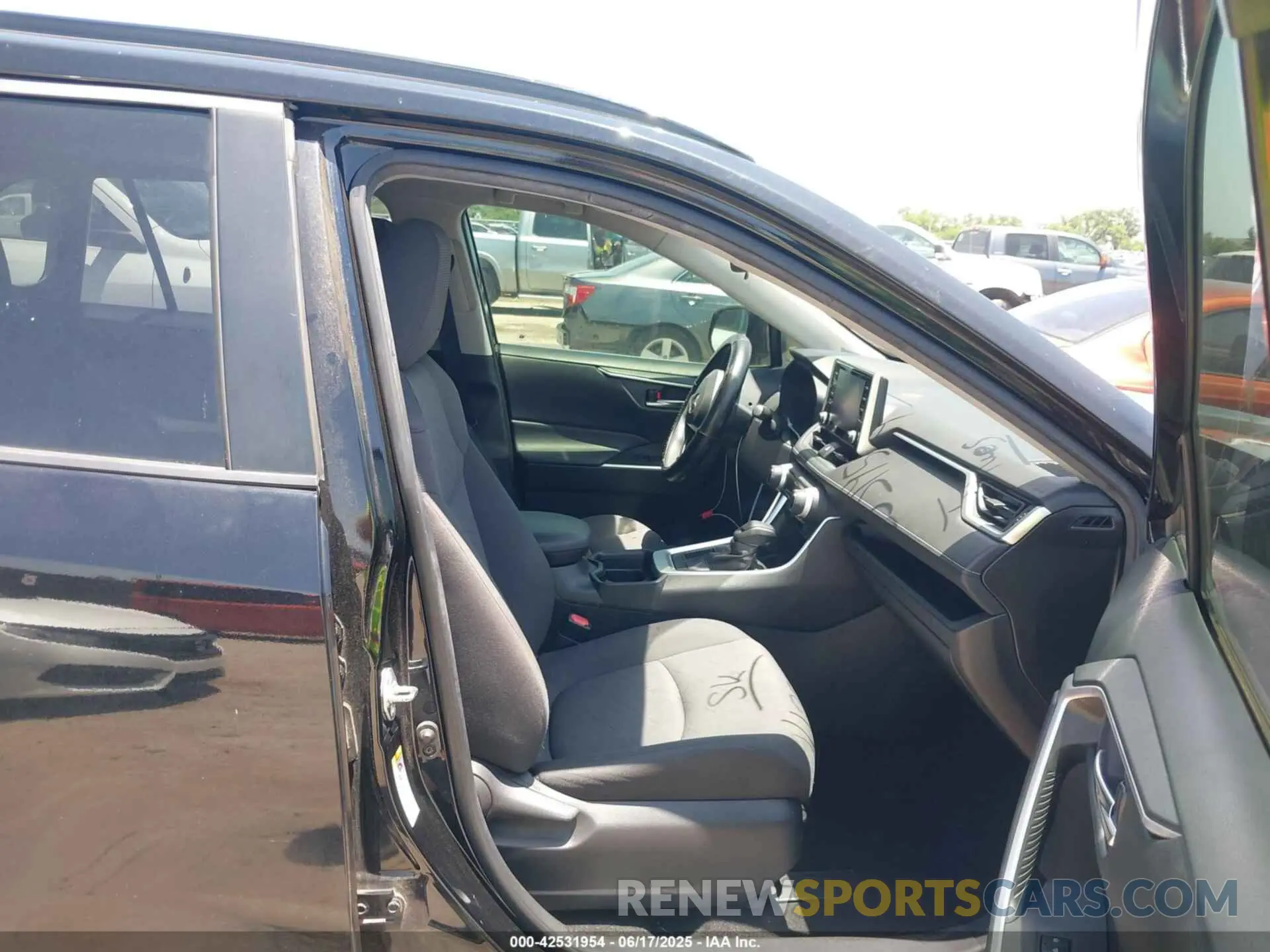 5 fotografías del automóvil dañado JTMW1RFV9KD508137 TOYOTA RAV4 2019