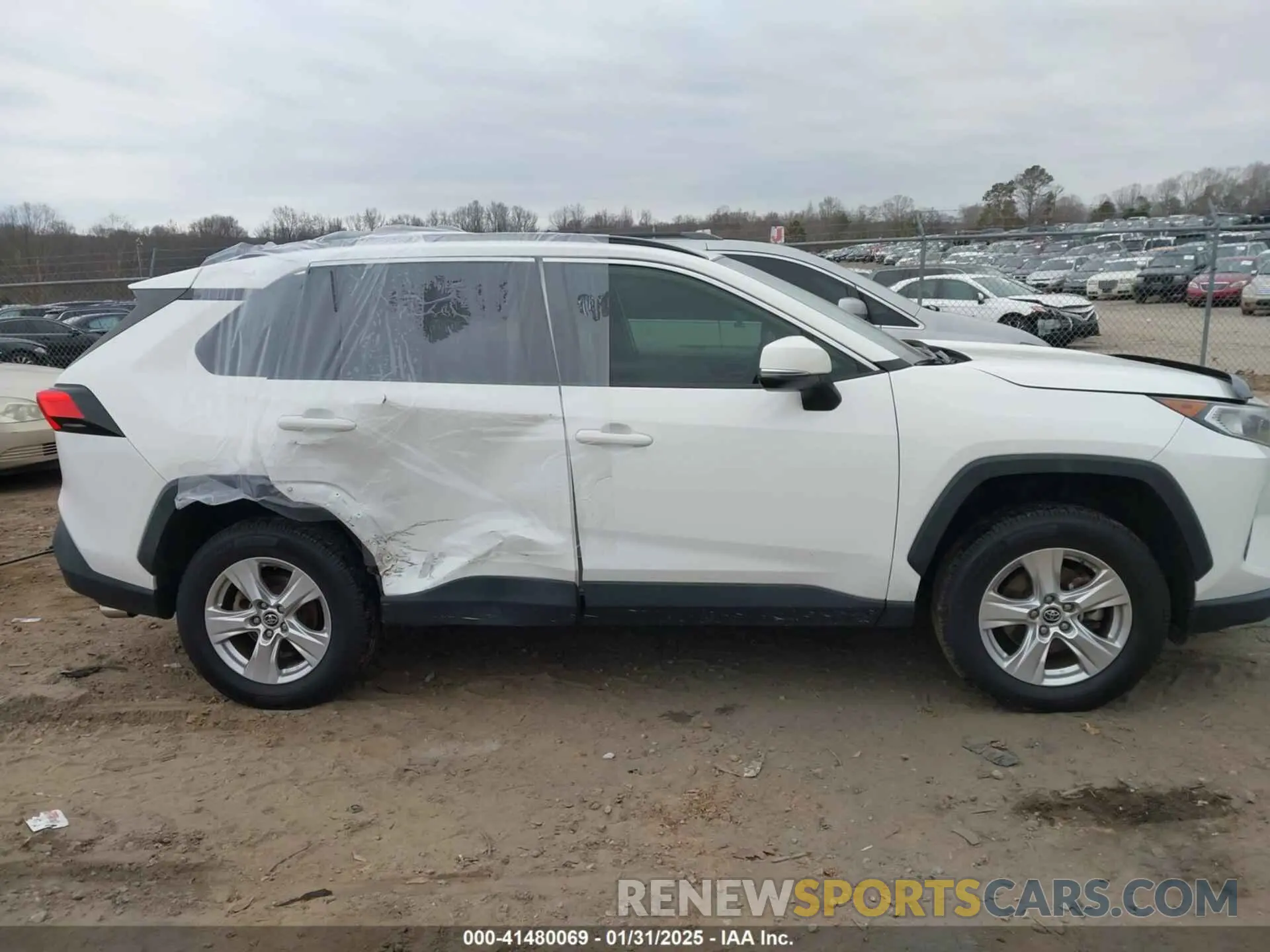 14 fotografías del automóvil dañado JTMW1RFVXKD014885 TOYOTA RAV4 2019