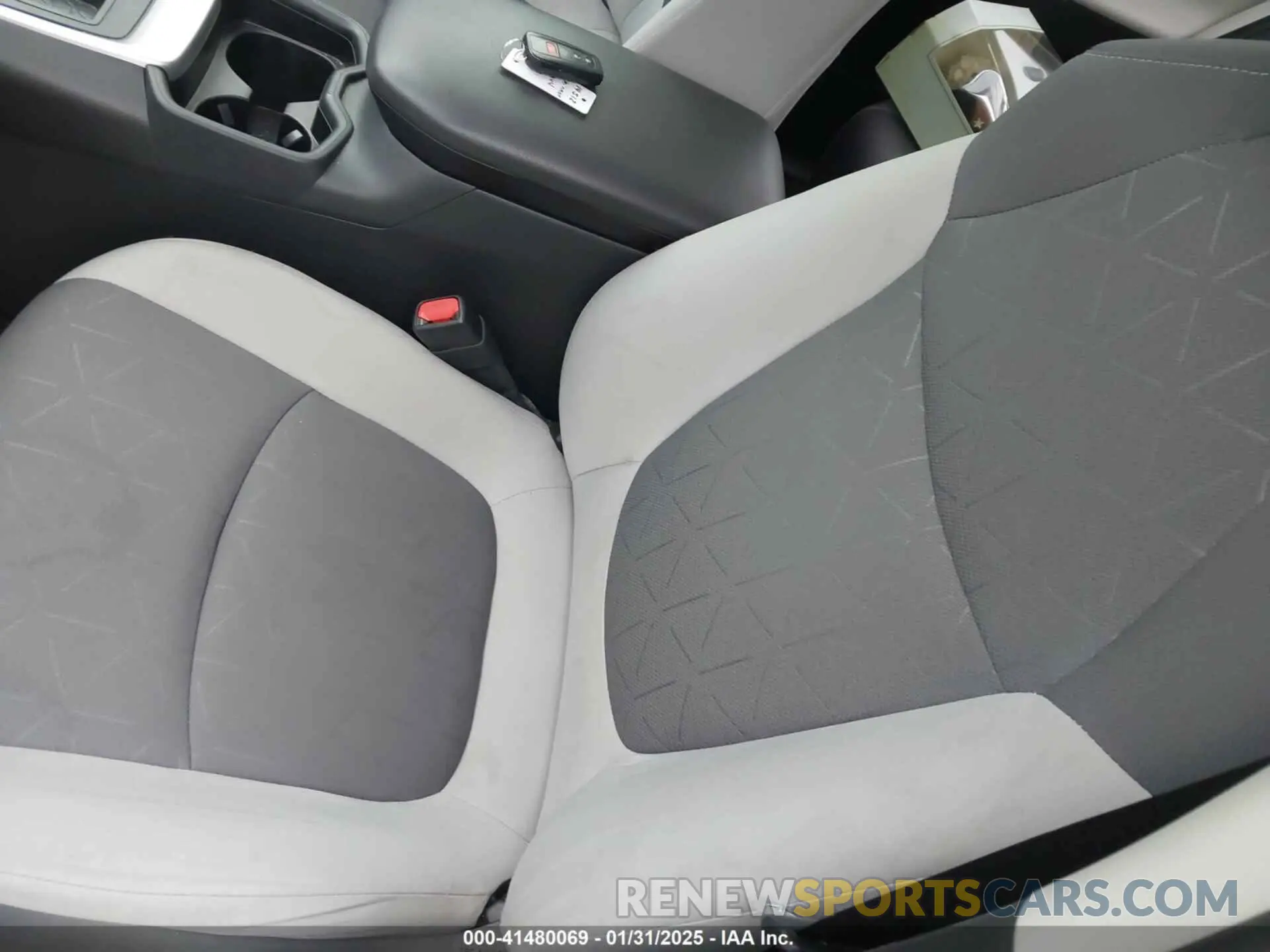 20 fotografías del automóvil dañado JTMW1RFVXKD014885 TOYOTA RAV4 2019