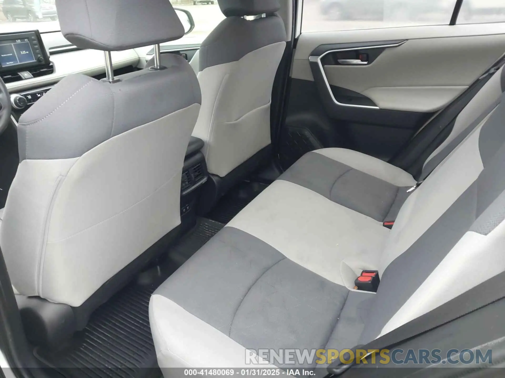 8 fotografías del automóvil dañado JTMW1RFVXKD014885 TOYOTA RAV4 2019