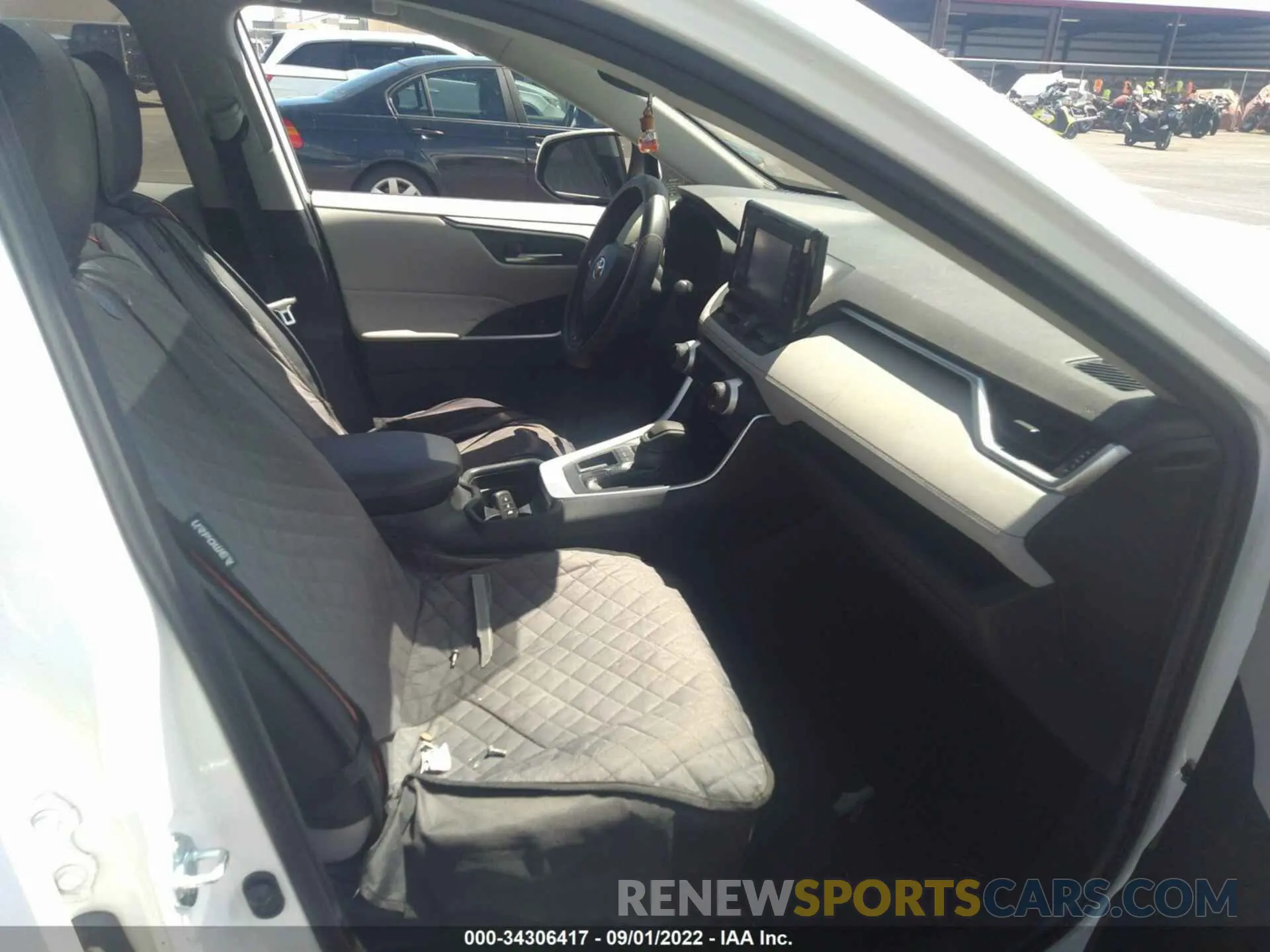 5 fotografías del automóvil dañado JTMW1RFVXKD028995 TOYOTA RAV4 2019