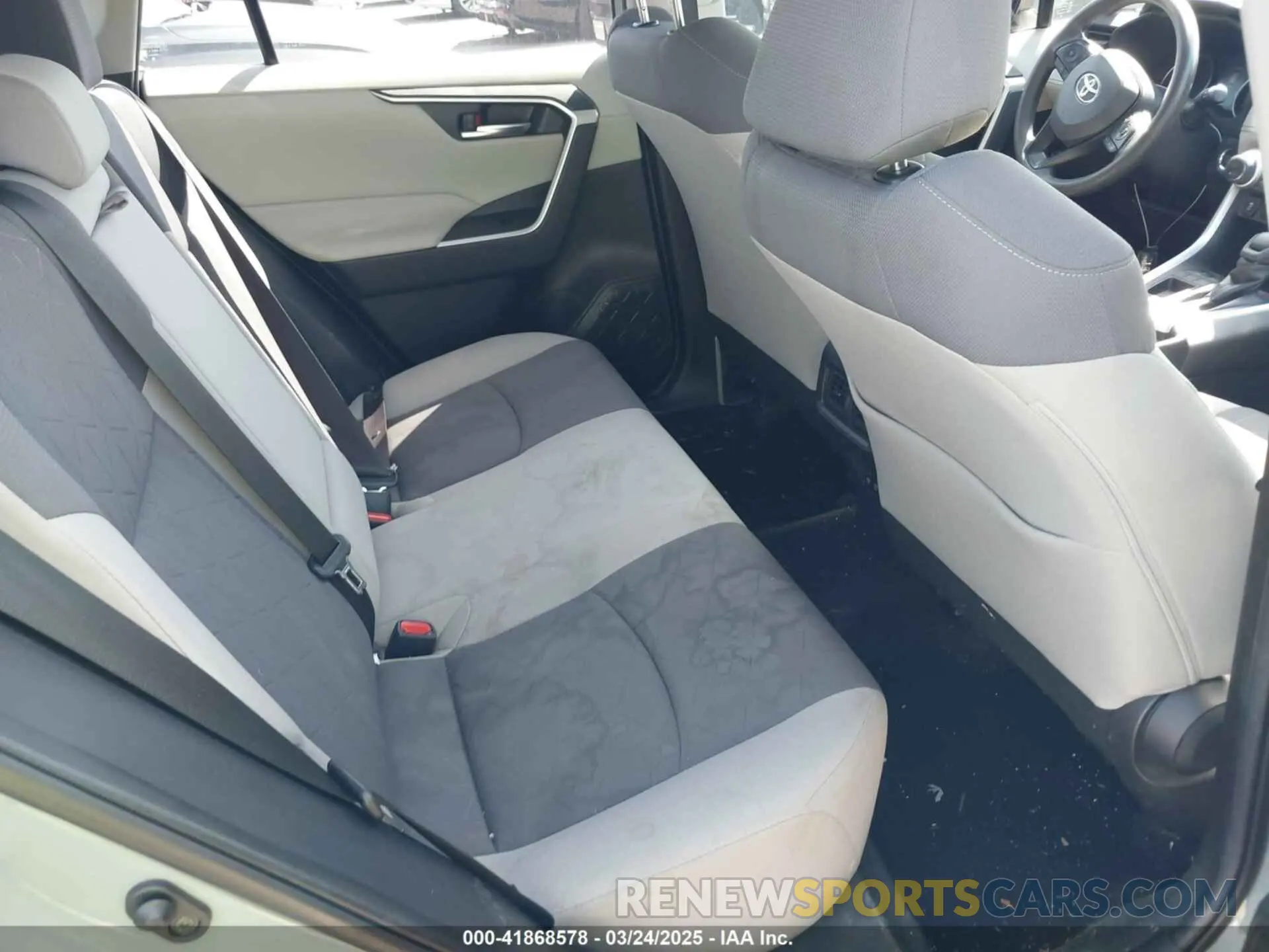 8 fotografías del automóvil dañado JTMW1RFVXKD035994 TOYOTA RAV4 2019