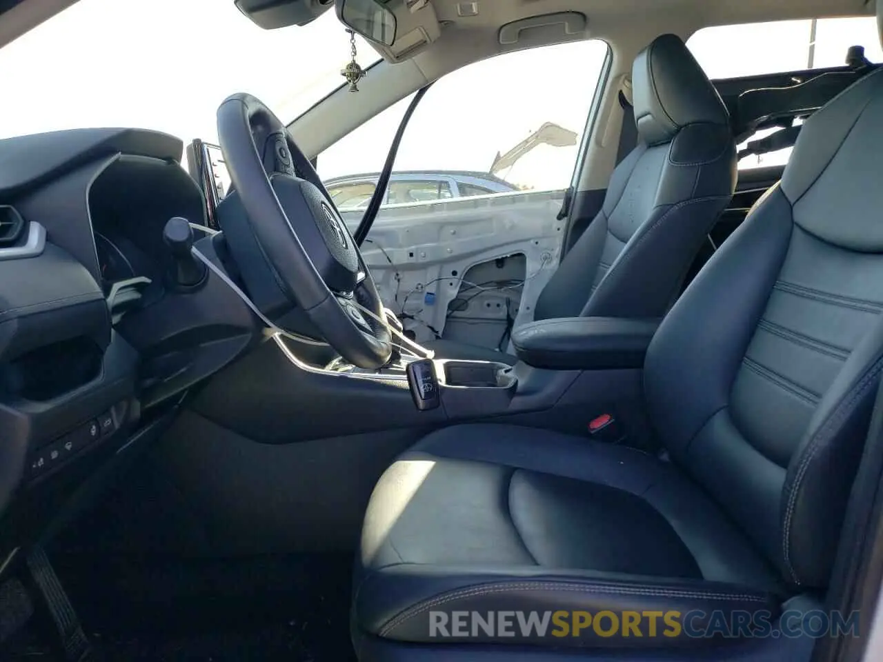 5 fotografías del automóvil dañado 2T3A1RFV3LW135076 TOYOTA RAV4 2020