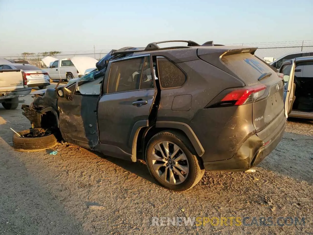 2 fotografías del automóvil dañado 2T3C1RFV3LW081805 TOYOTA RAV4 2020
