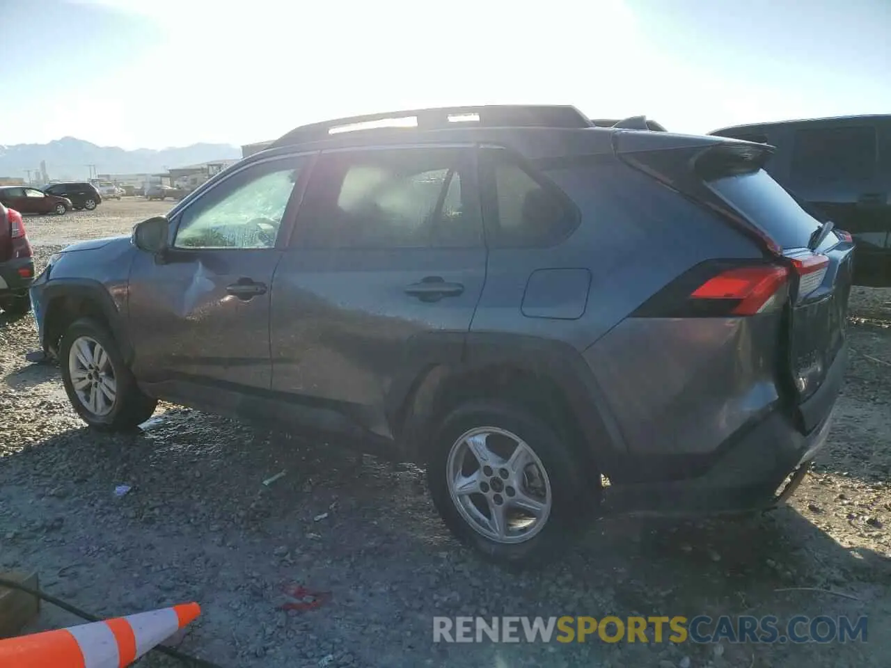 2 fotografías del automóvil dañado 2T3J1RFVXLC087528 TOYOTA RAV4 2020