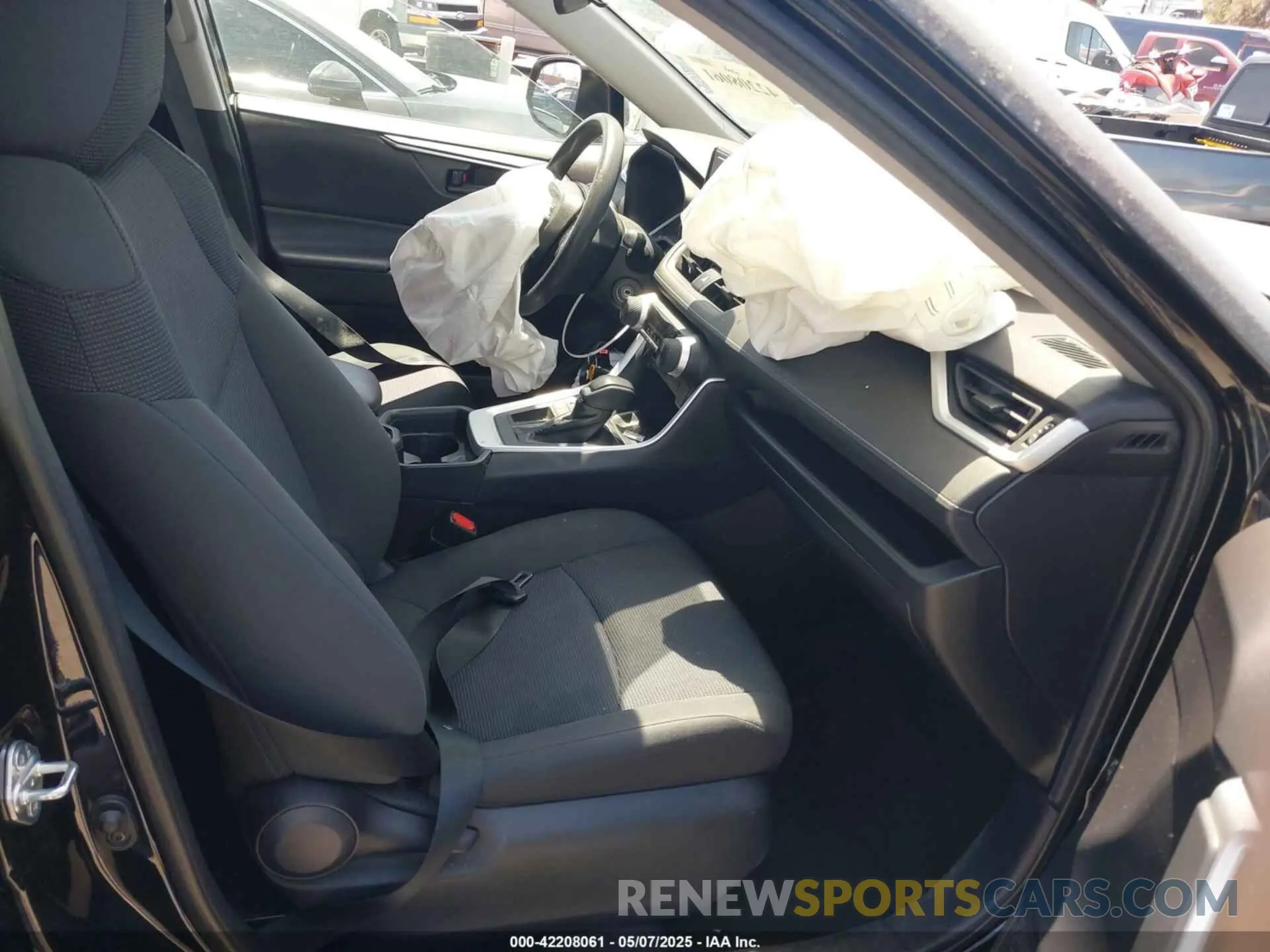 5 fotografías del automóvil dañado 2T3K1RFV0LW064469 TOYOTA RAV4 2020