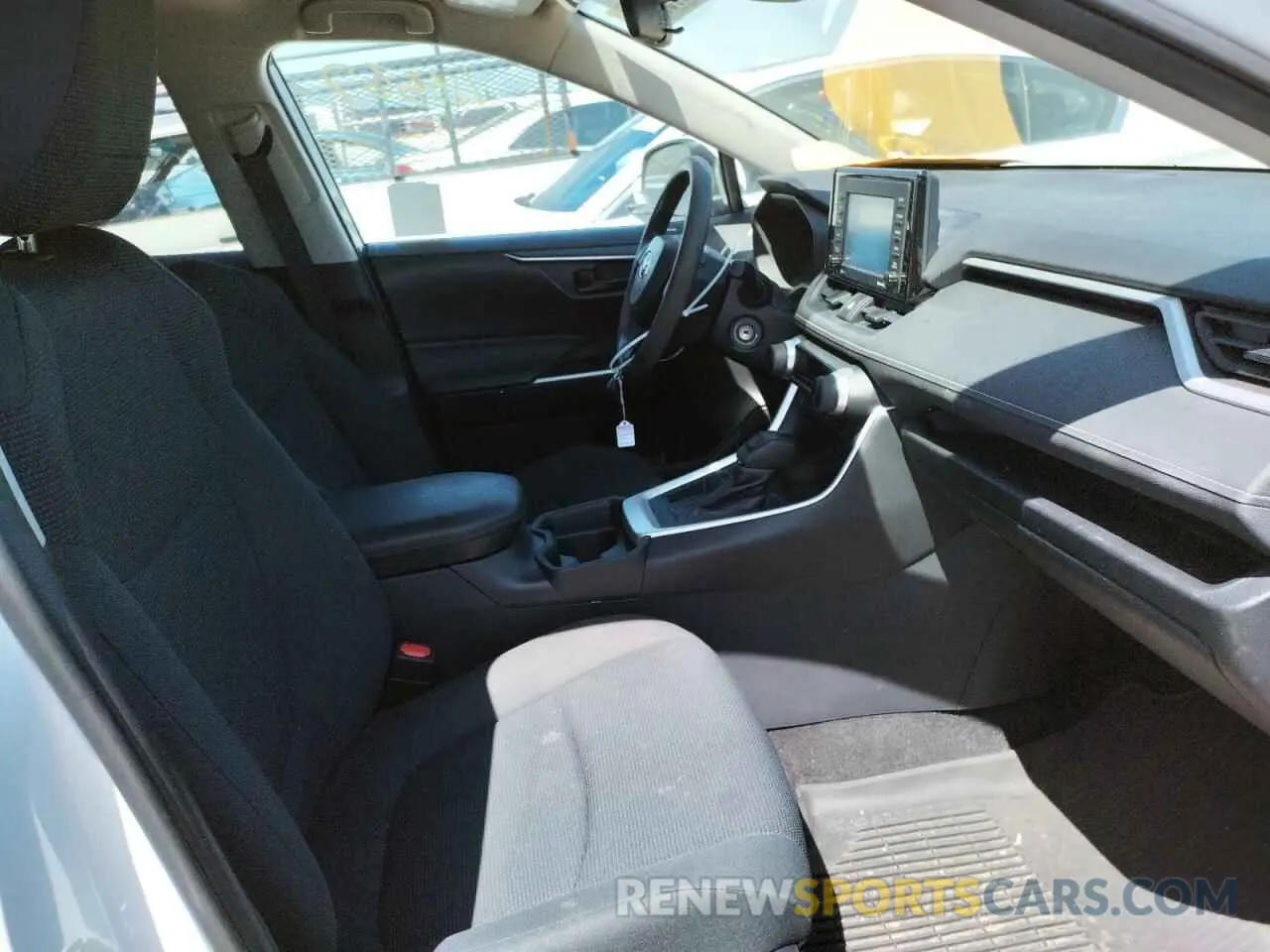 5 fotografías del automóvil dañado 2T3K1RFV2LW086067 TOYOTA RAV4 2020