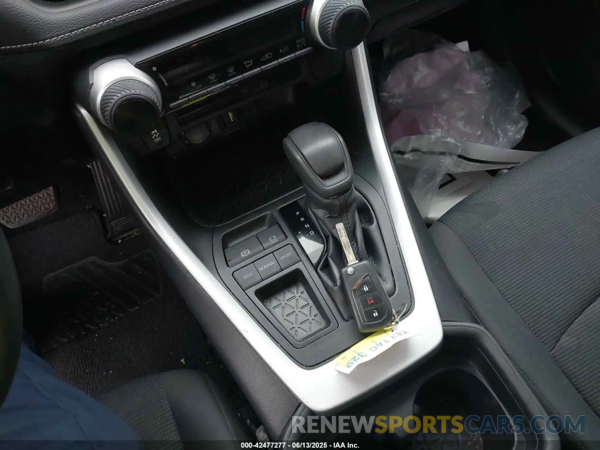 11 fotografías del automóvil dañado 2T3K1RFV5LW070848 TOYOTA RAV4 2020