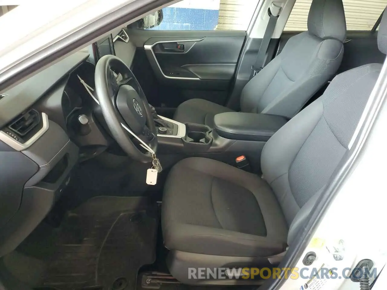 7 fotografías del automóvil dañado 2T3MWRFV7LW055892 TOYOTA RAV4 2020