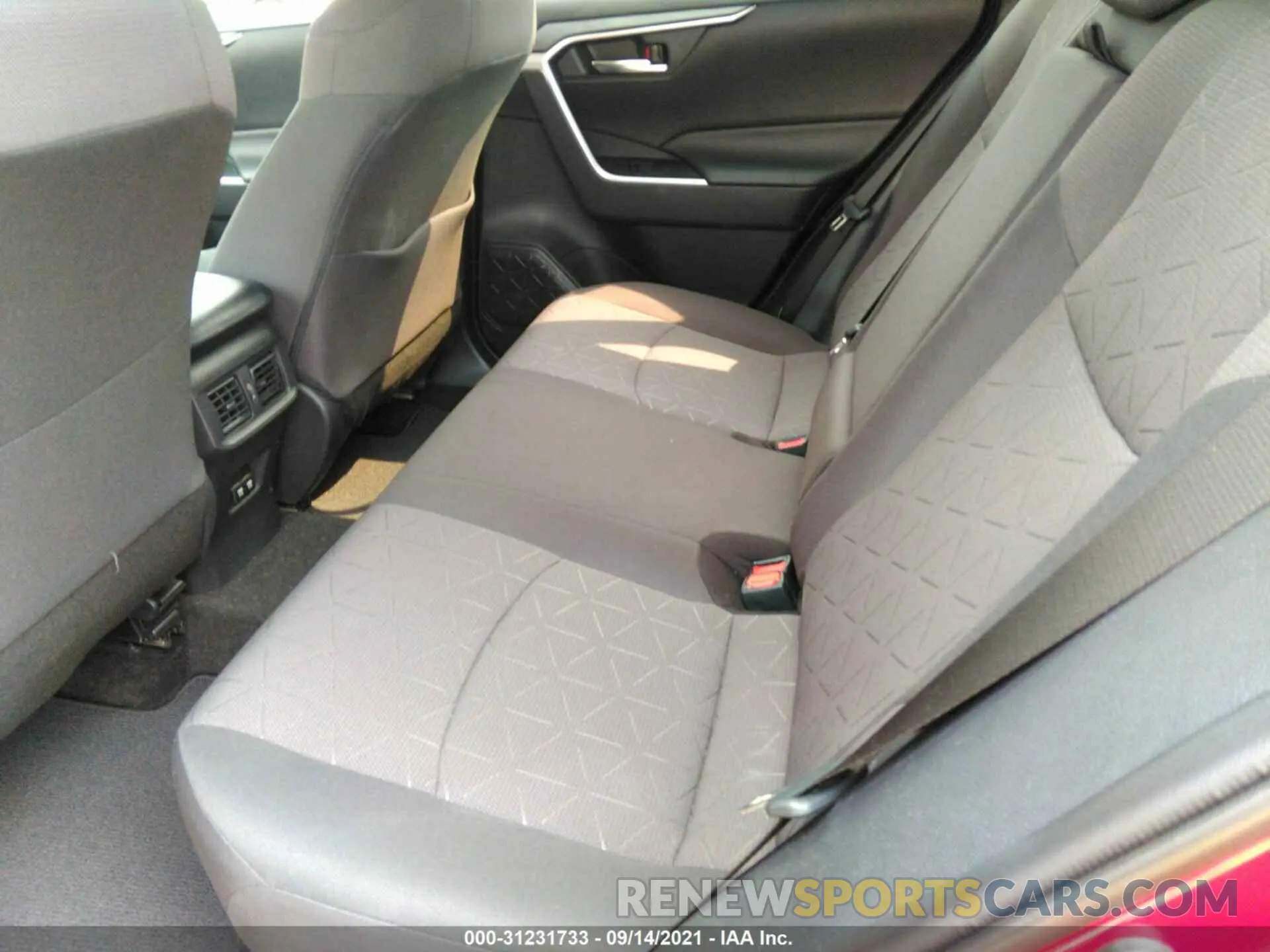 8 fotografías del automóvil dañado 2T3P1RFV6LW088068 TOYOTA RAV4 2020