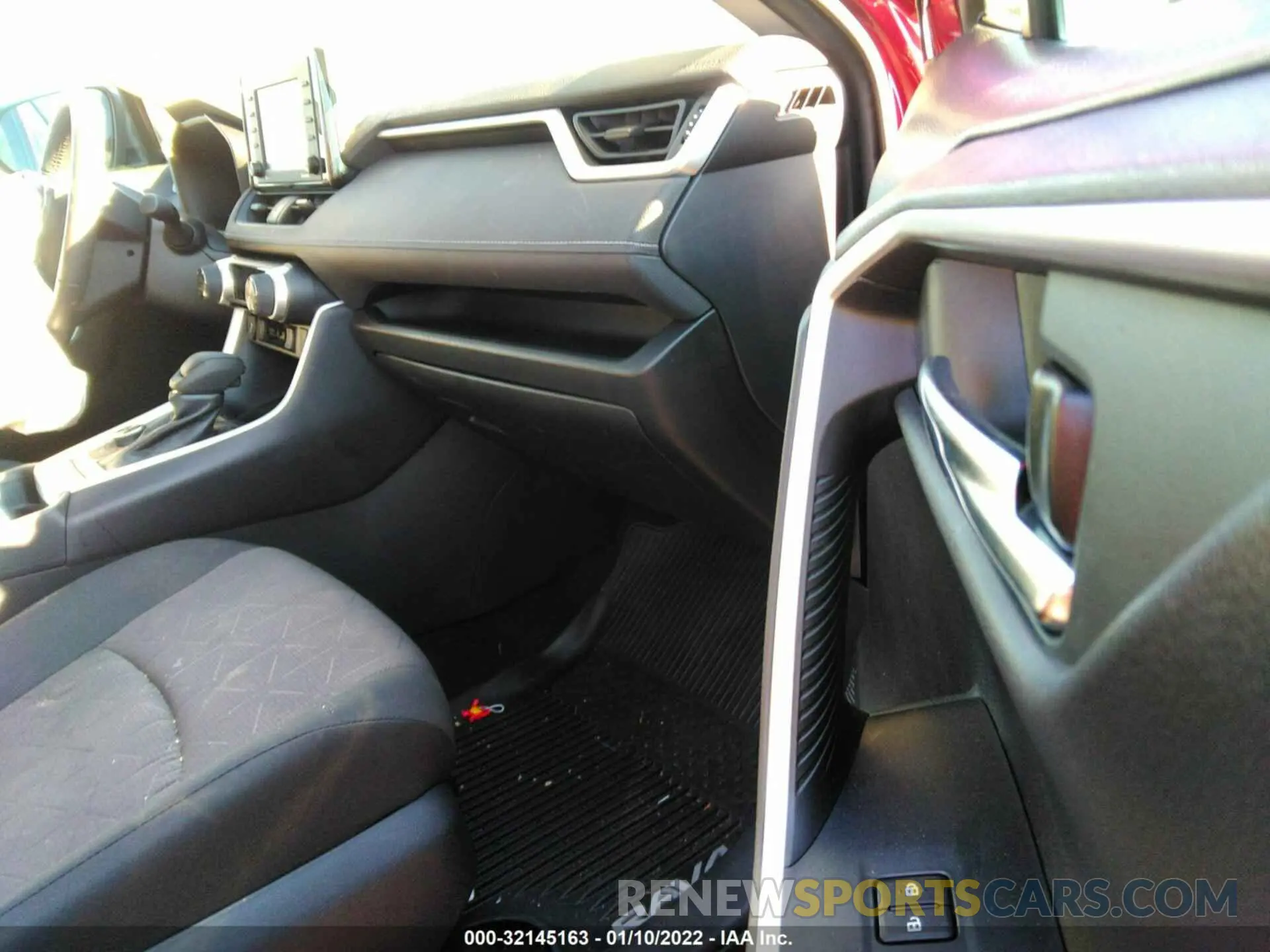 5 fotografías del automóvil dañado 2T3RWRFV3LW048220 TOYOTA RAV4 2020