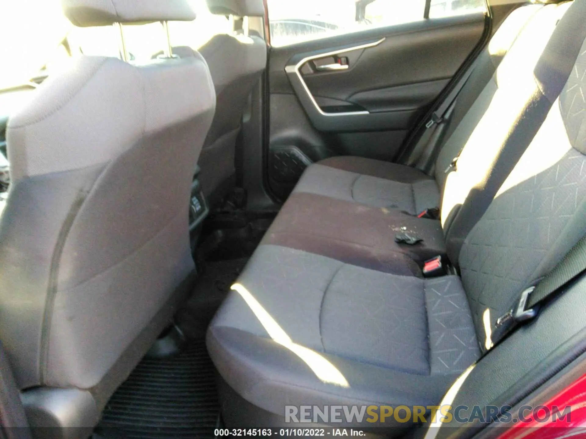 8 fotografías del automóvil dañado 2T3RWRFV3LW048220 TOYOTA RAV4 2020
