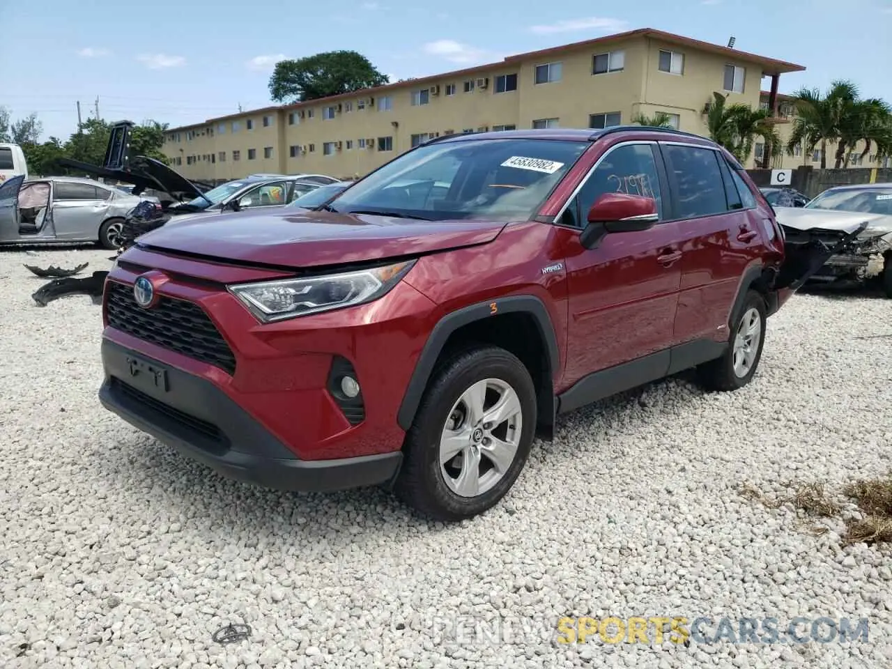 2 fotografías del automóvil dañado 2T3RWRFV5LW052768 TOYOTA RAV4 2020
