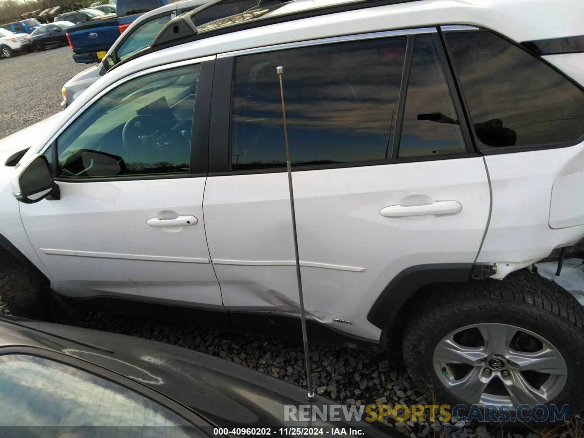 13 fotografías del automóvil dañado 2T3RWRFV8LW063540 TOYOTA RAV4 2020