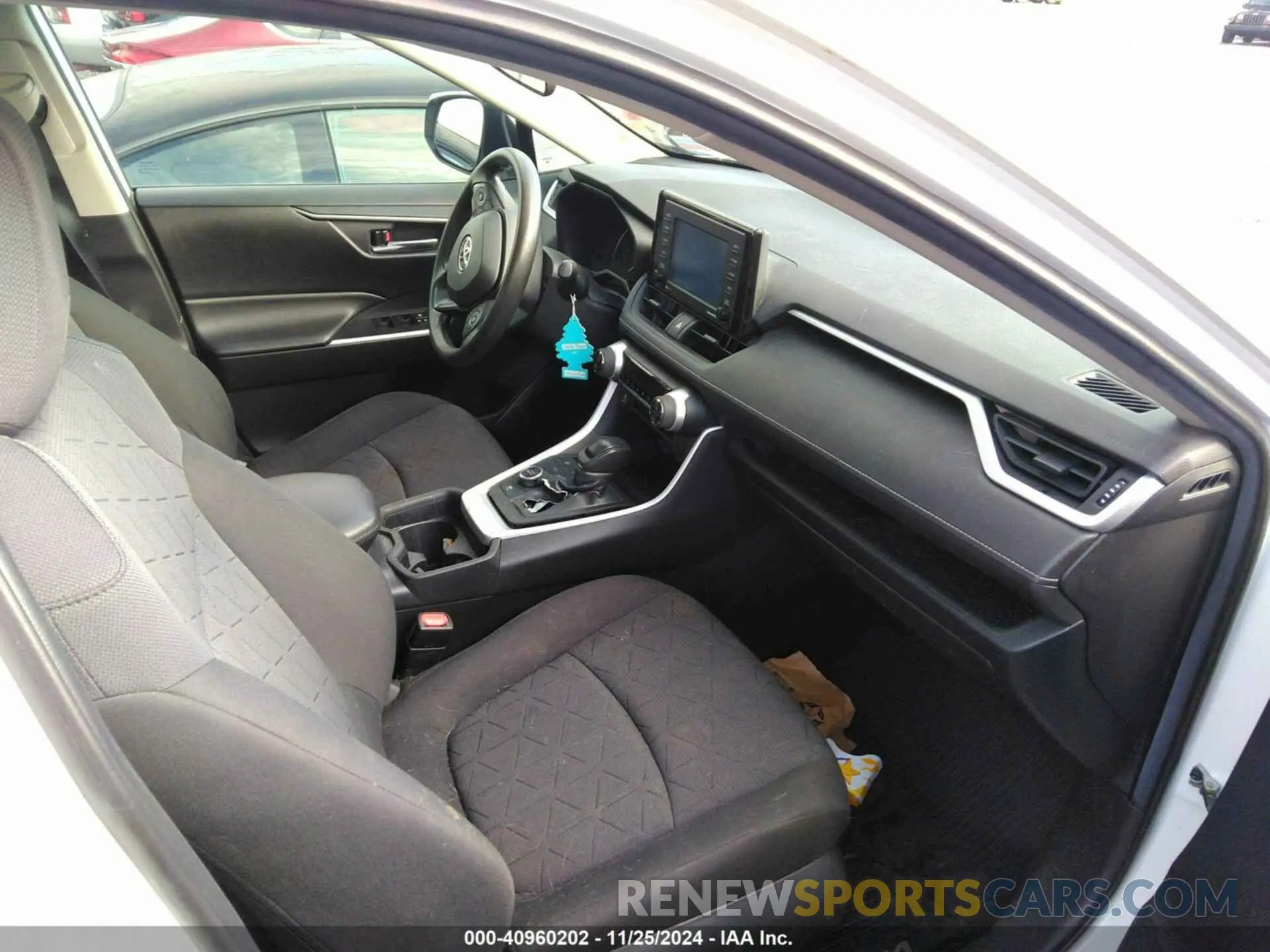 5 fotografías del automóvil dañado 2T3RWRFV8LW063540 TOYOTA RAV4 2020