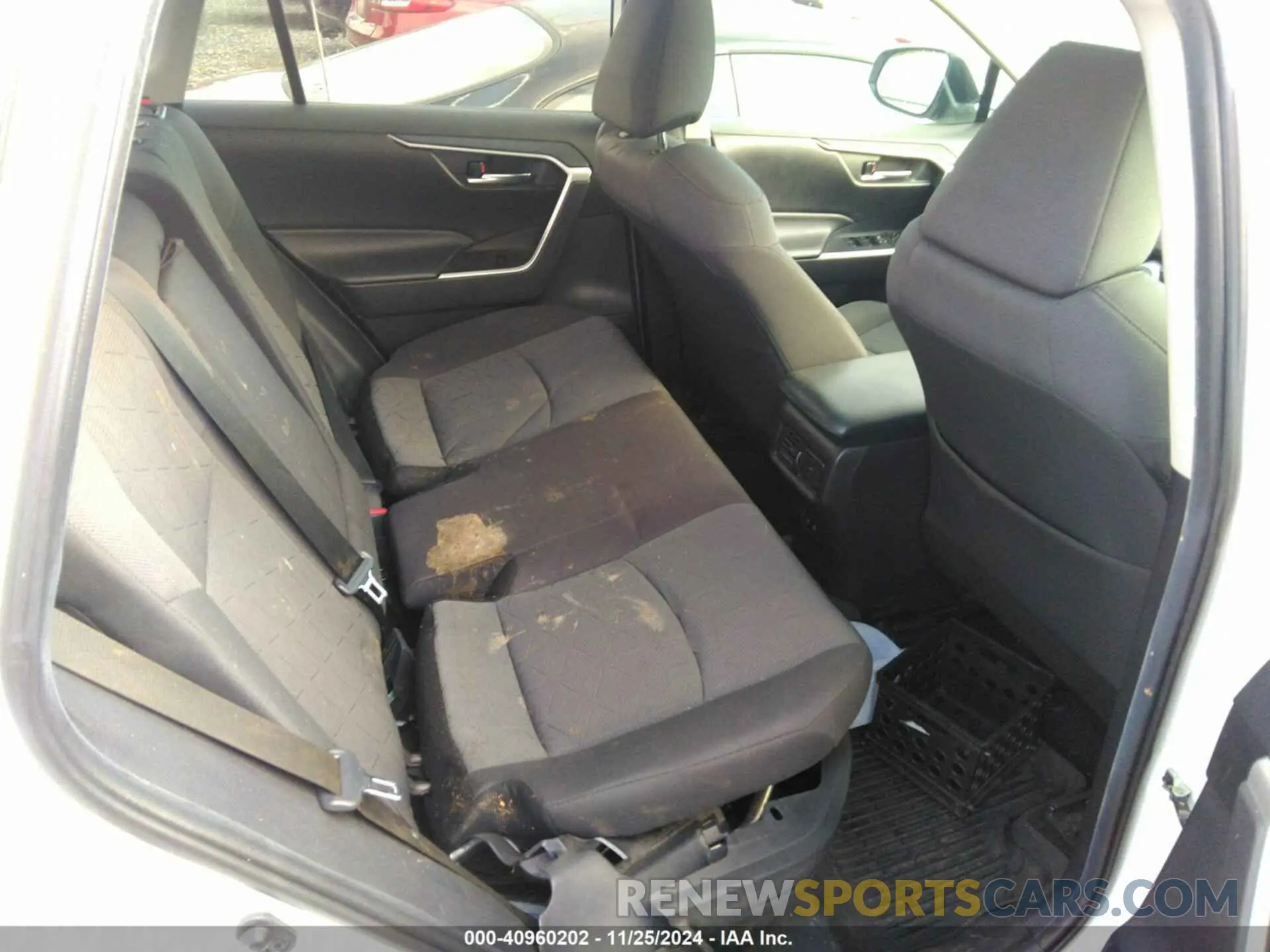8 fotografías del automóvil dañado 2T3RWRFV8LW063540 TOYOTA RAV4 2020
