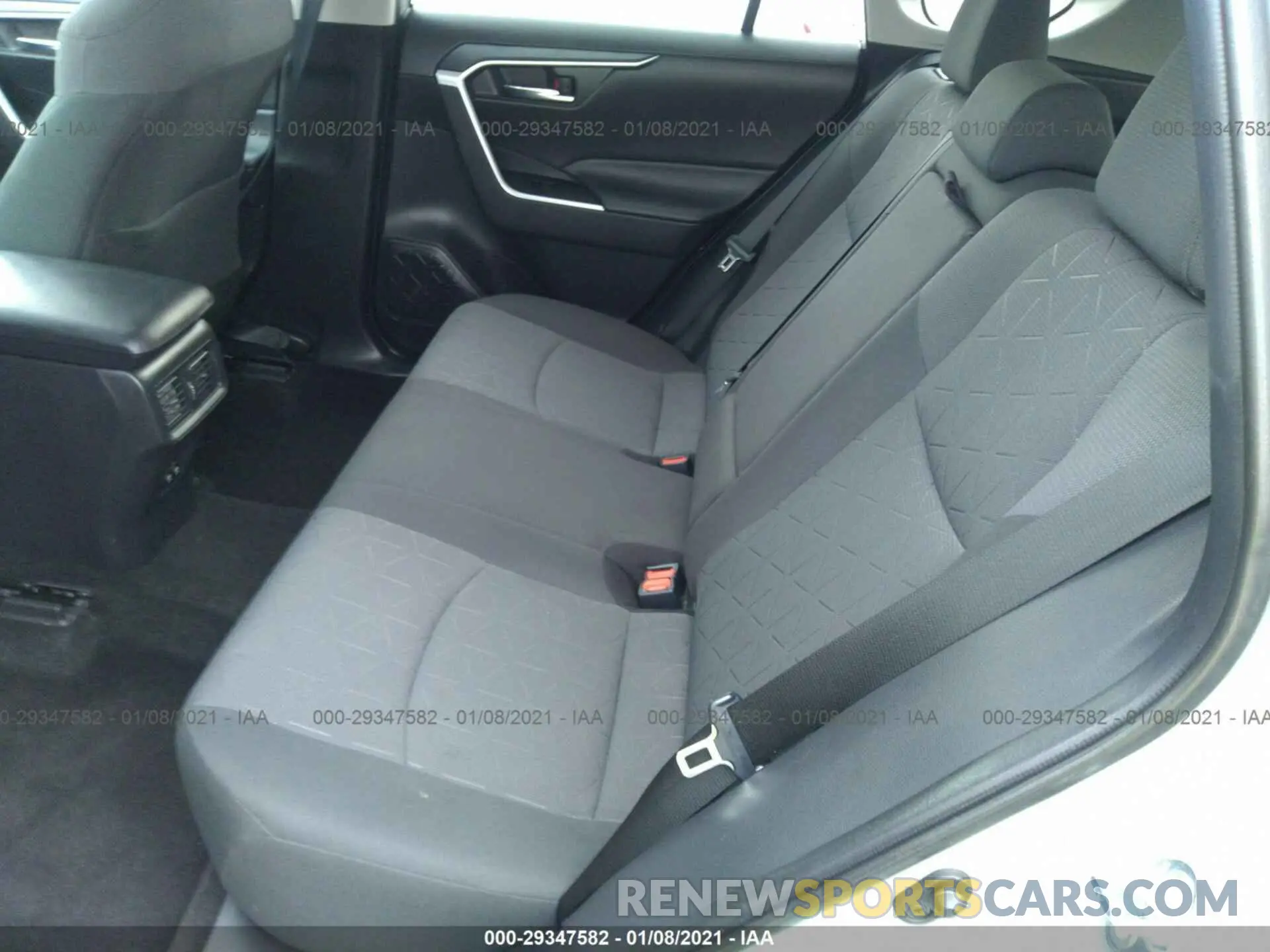 8 fotografías del automóvil dañado 2T3W1RFV0LC045083 TOYOTA RAV4 2020