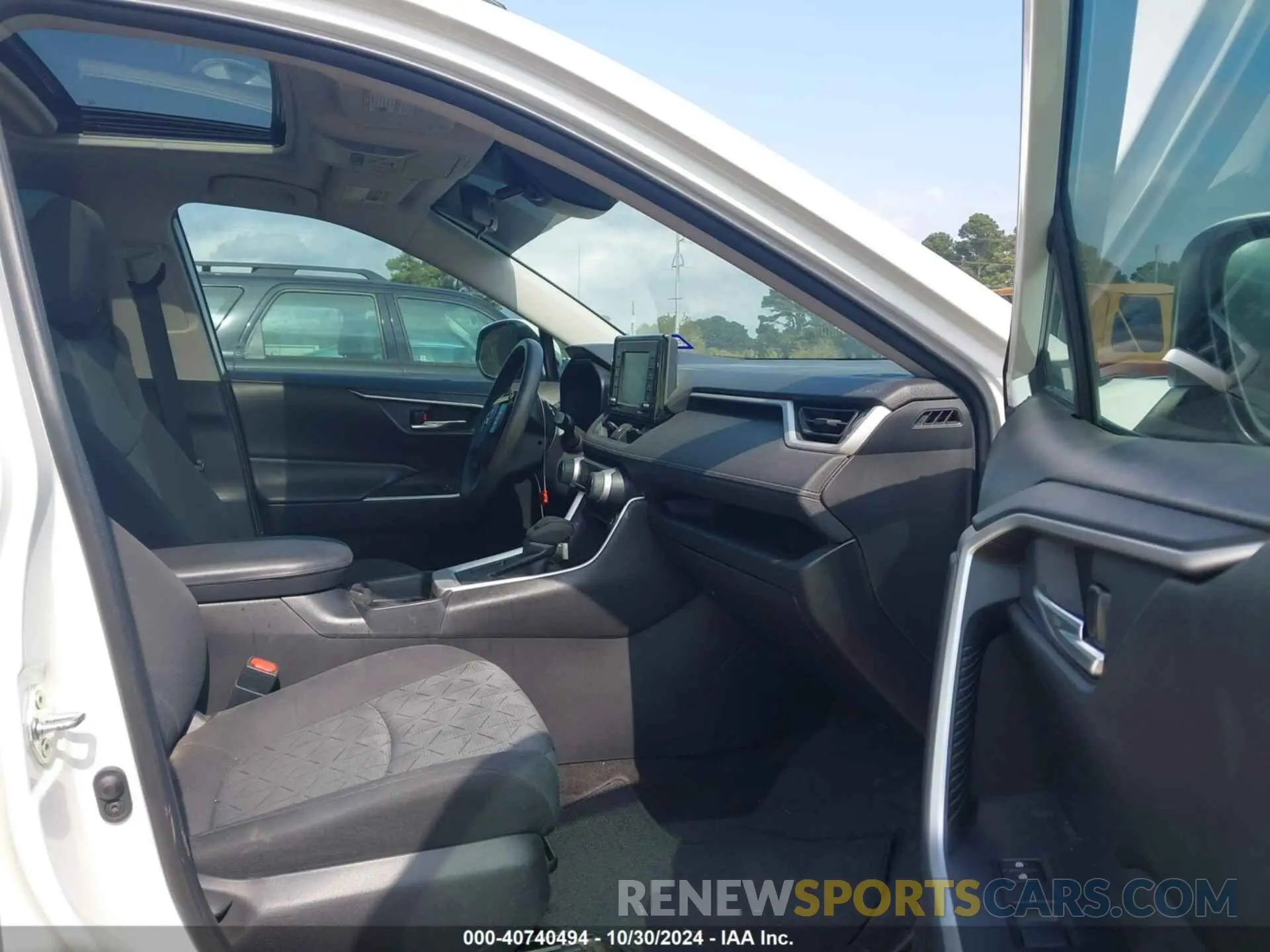 5 fotografías del automóvil dañado 2T3W1RFV2LC045666 TOYOTA RAV4 2020