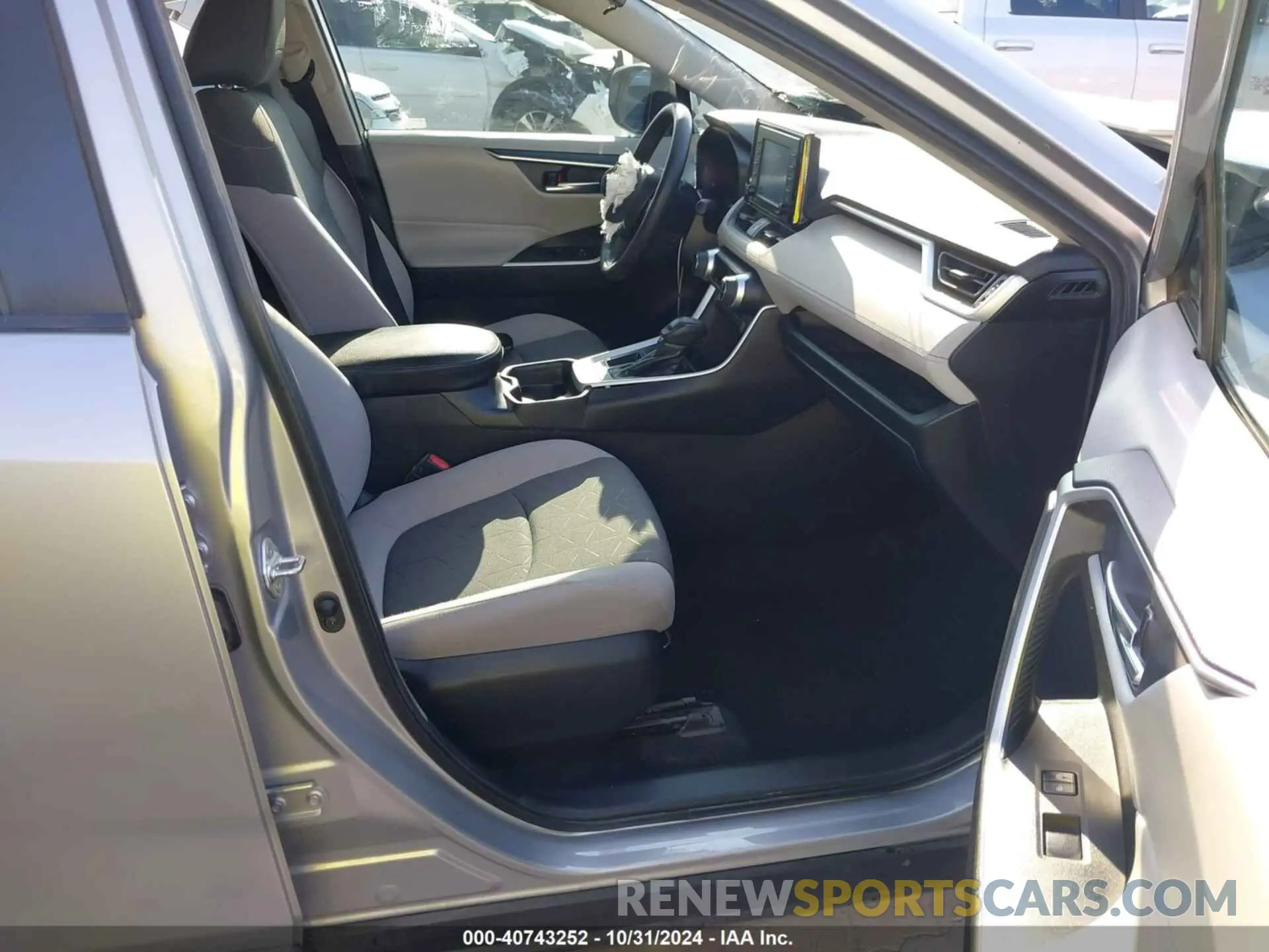 5 fotografías del automóvil dañado 2T3W1RFV6LW082072 TOYOTA RAV4 2020