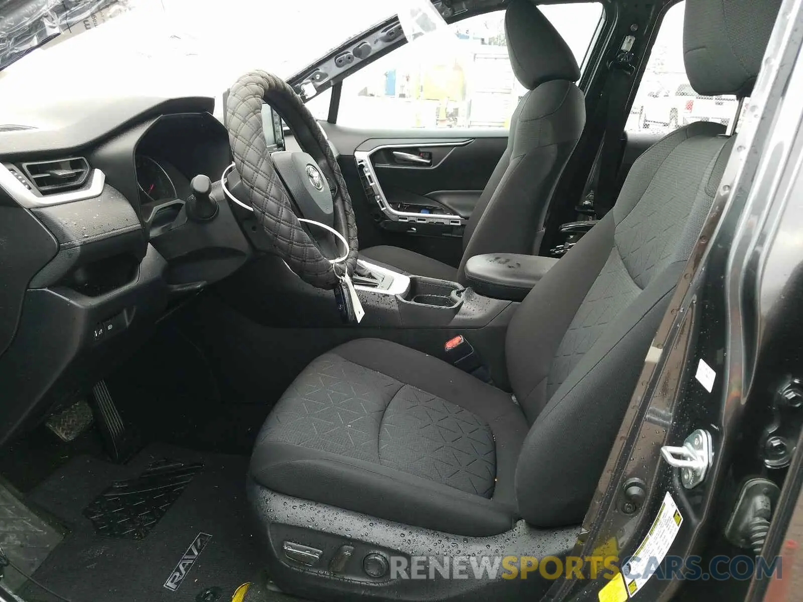 5 fotografías del automóvil dañado 2T3W1RFV9LC041887 TOYOTA RAV4 2020