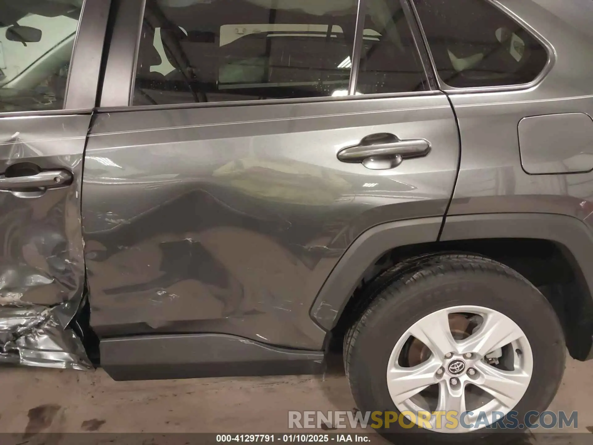 17 fotografías del automóvil dañado 2T3W1RFVXLC037931 TOYOTA RAV4 2020