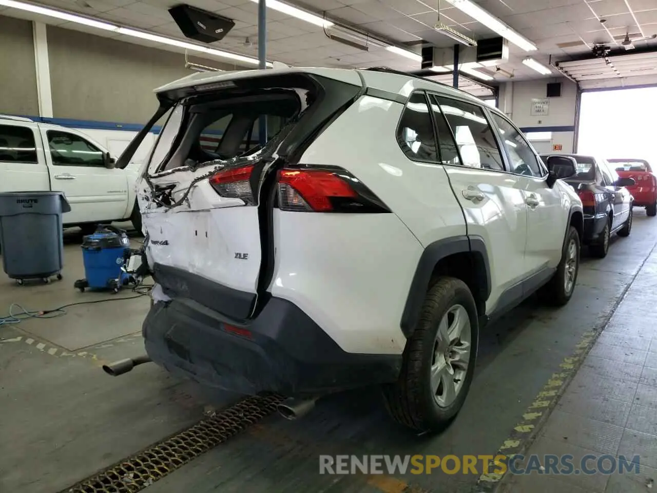 4 fotografías del automóvil dañado 2T3W1RFVXLC039842 TOYOTA RAV4 2020