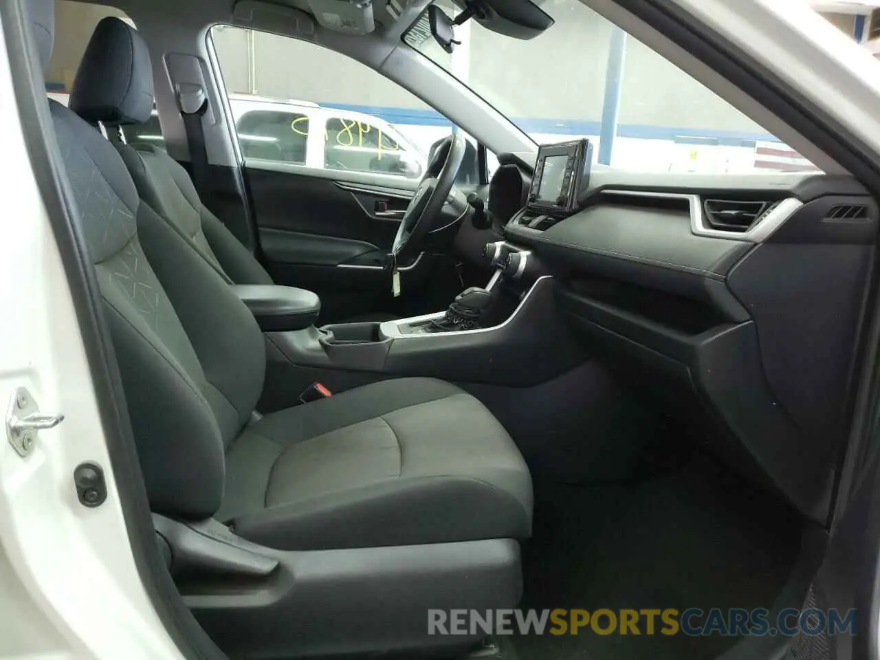 5 fotografías del automóvil dañado 2T3W1RFVXLC039842 TOYOTA RAV4 2020