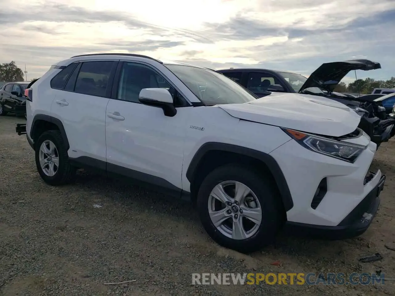 4 fotografías del automóvil dañado 4T3R6RFV5LU002615 TOYOTA RAV4 2020