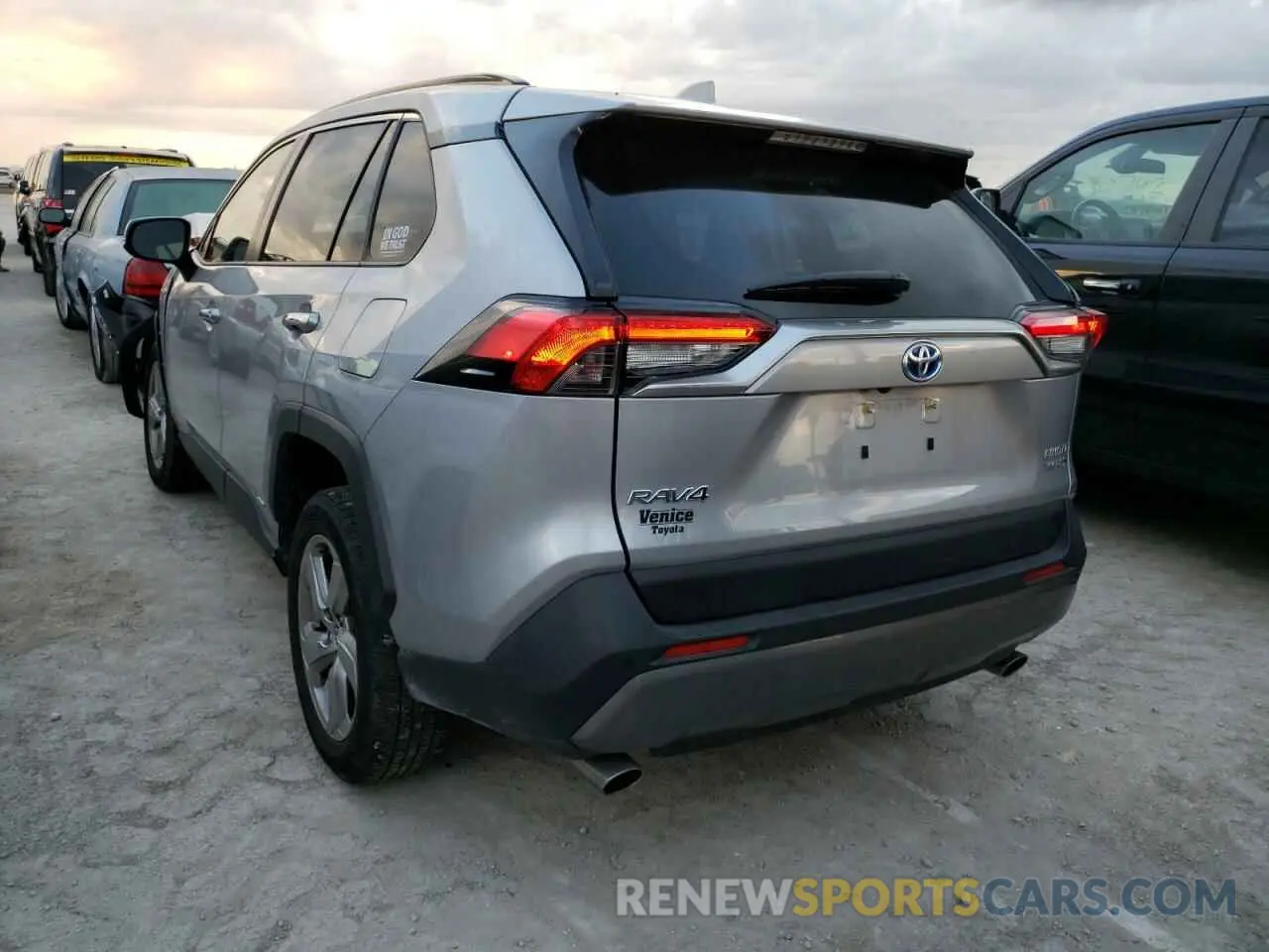 3 fotografías del automóvil dañado JTMDWRFV9LD068625 TOYOTA RAV4 2020