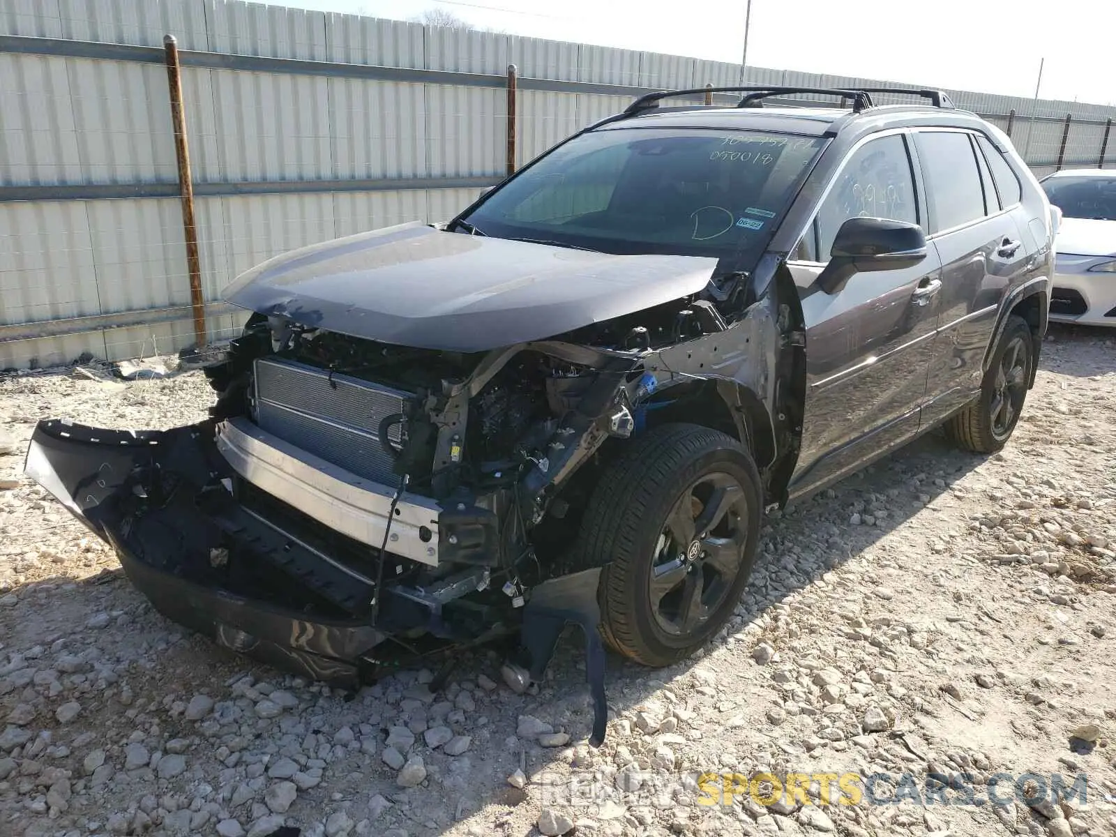 2 fotografías del automóvil dañado JTMEWRFV0LJ050018 TOYOTA RAV4 2020