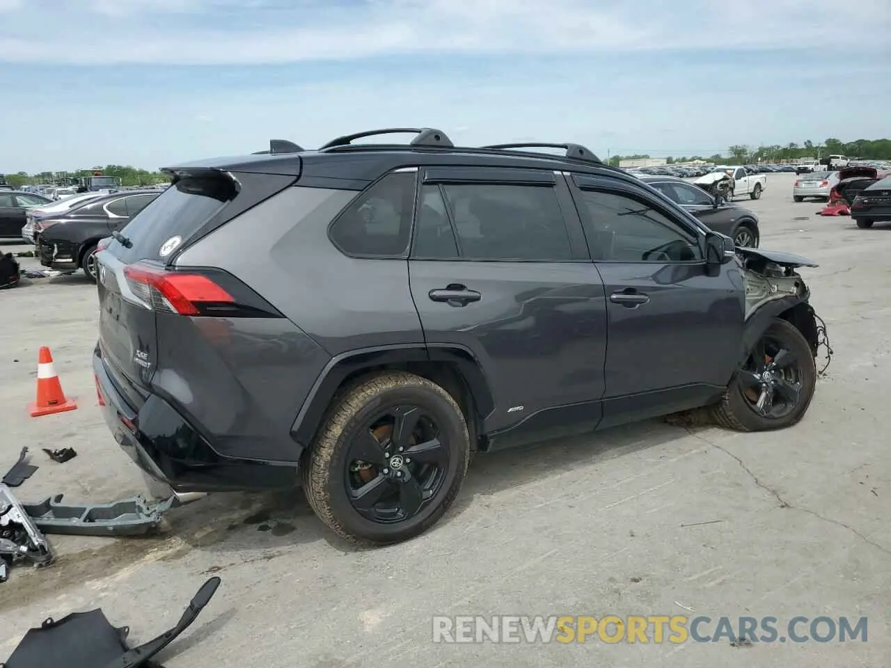 3 fotografías del automóvil dañado JTMEWRFV3LJ031687 TOYOTA RAV4 2020