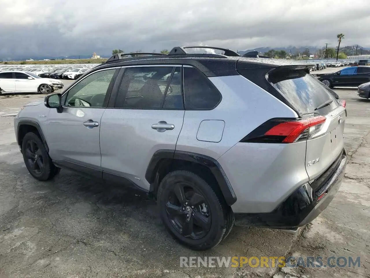 2 fotografías del automóvil dañado JTMEWRFV8LD551236 TOYOTA RAV4 2020