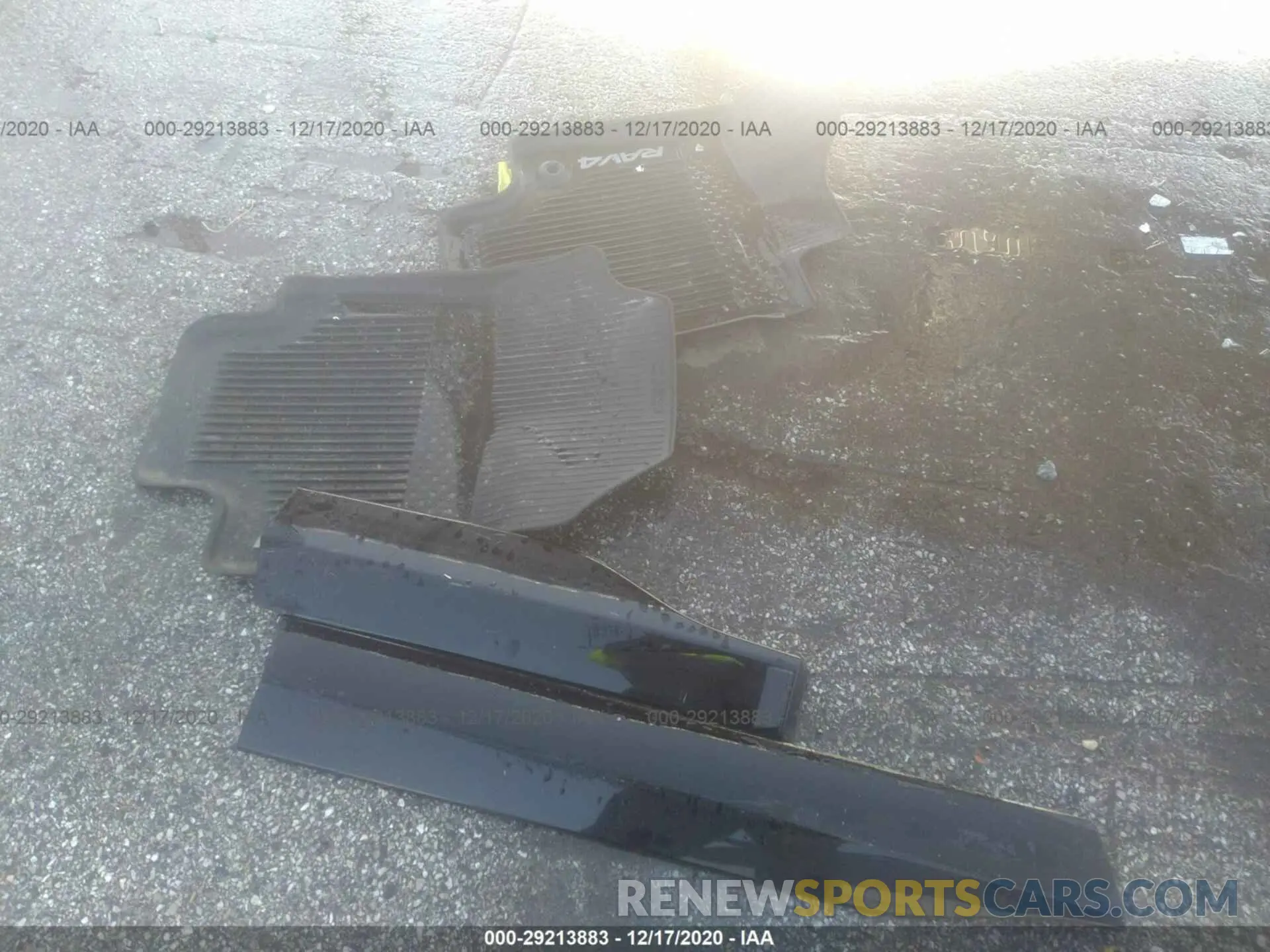 12 fotografías del automóvil dañado JTMEWRFV8LJ030776 TOYOTA RAV4 2020