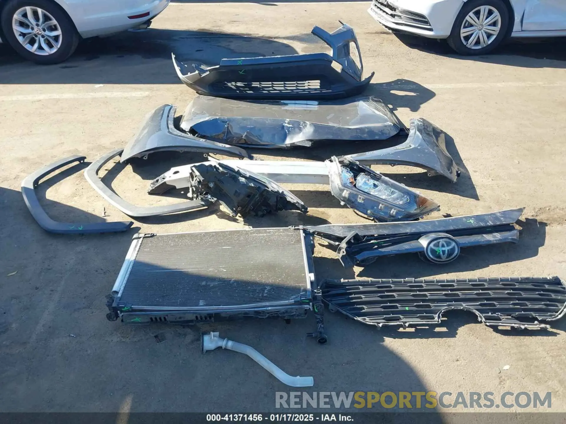 12 fotografías del automóvil dañado JTMF1RFV9LD530950 TOYOTA RAV4 2020