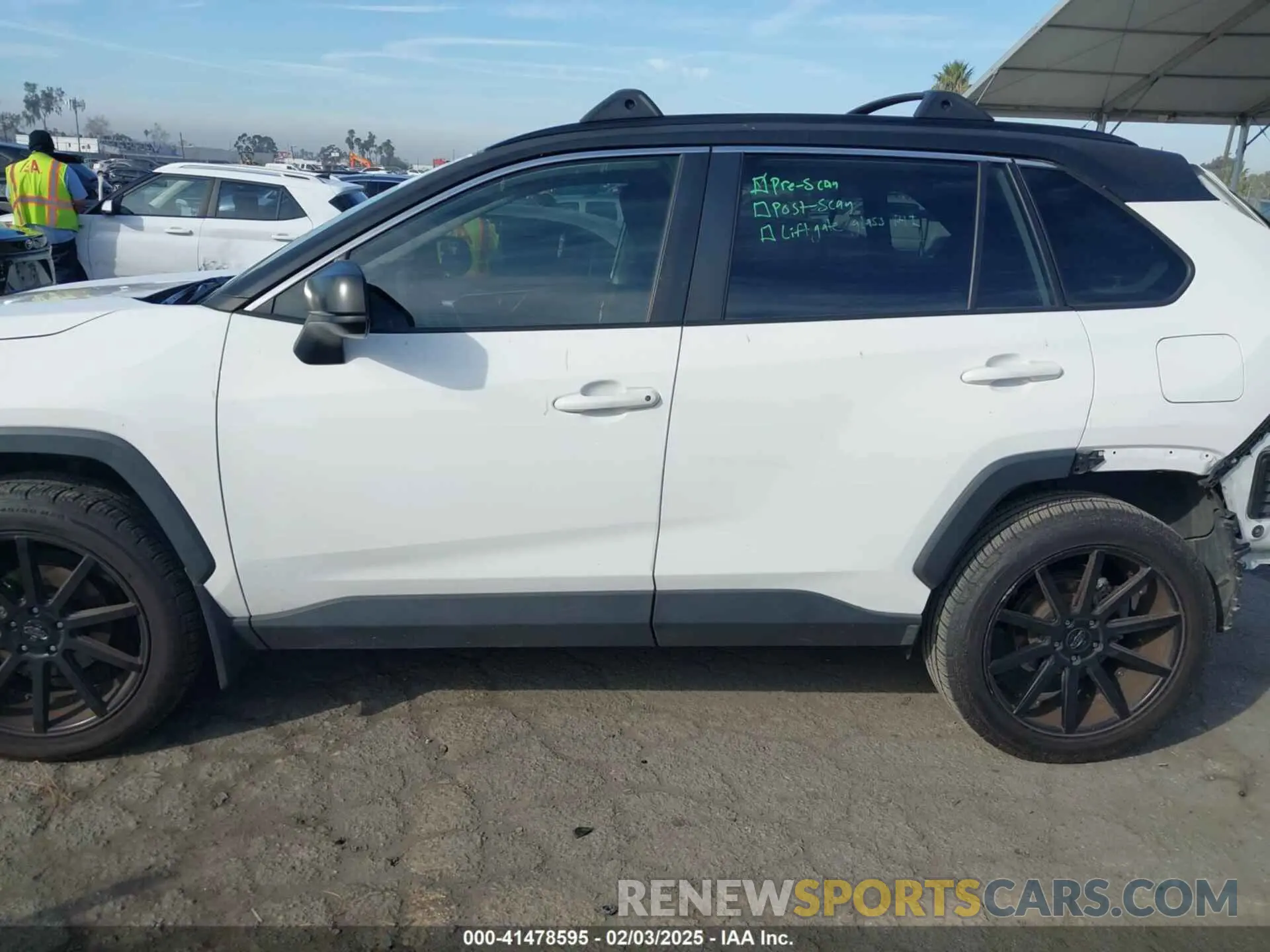 15 fotografías del automóvil dañado JTMH1RFV1LD048496 TOYOTA RAV4 2020